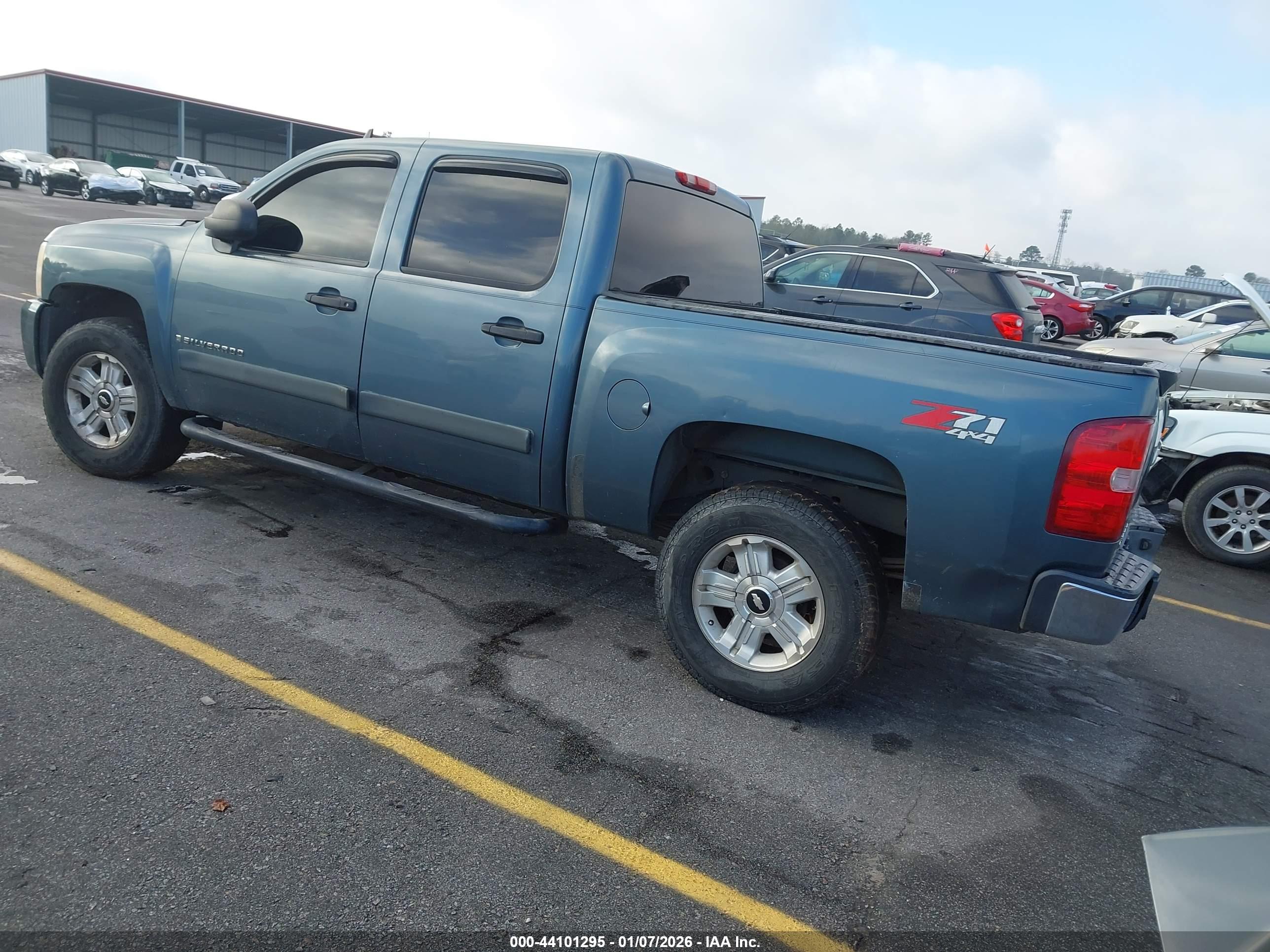 CHEVROLET SILVERADO image 3