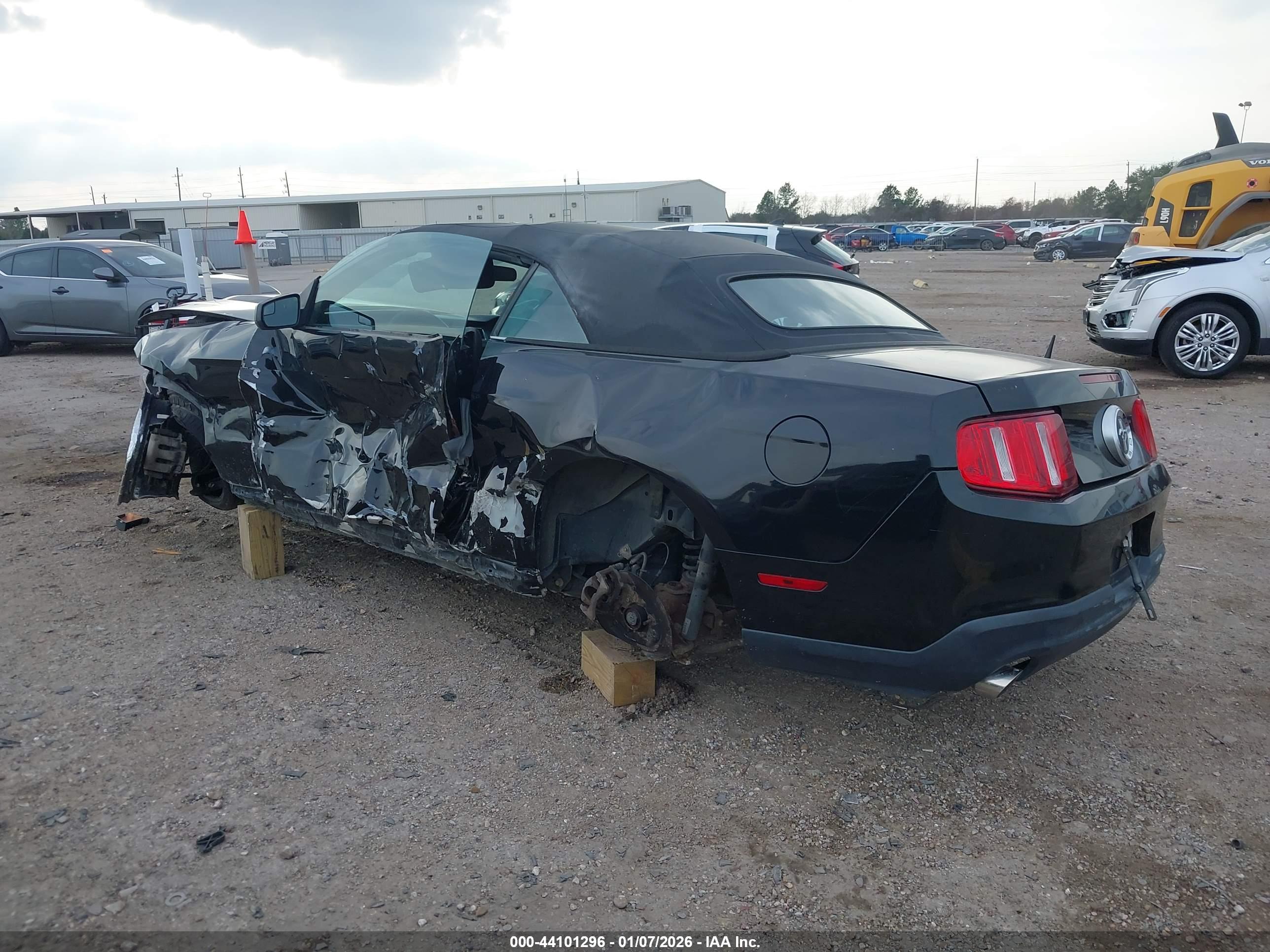 FORD MUSTANG image 3