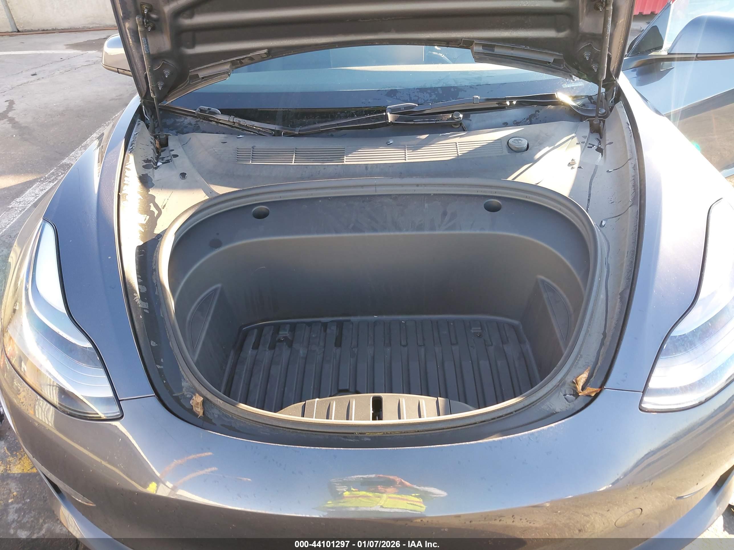 TESLA MODEL image 10