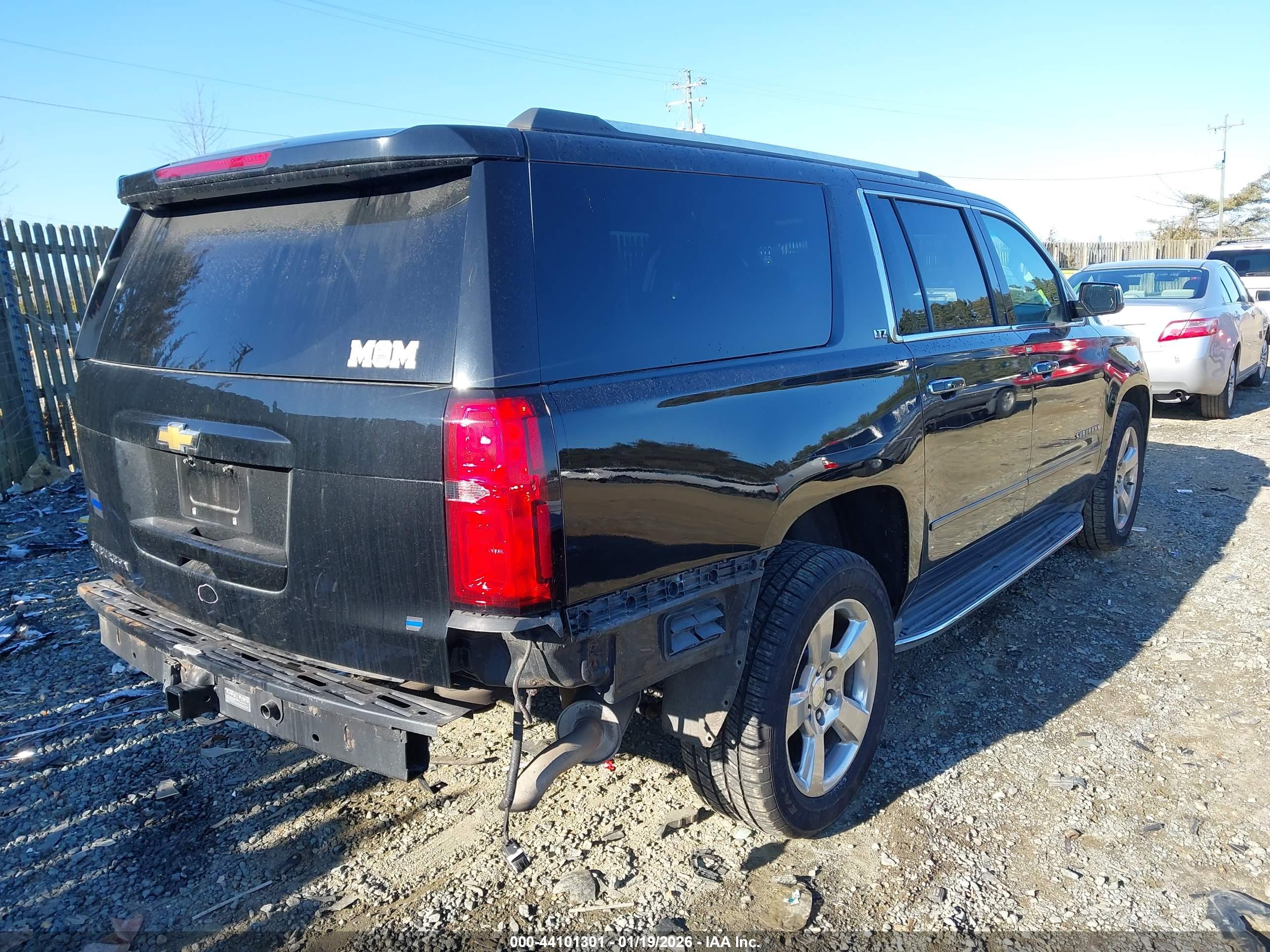 CHEVROLET SUBURBAN image 4