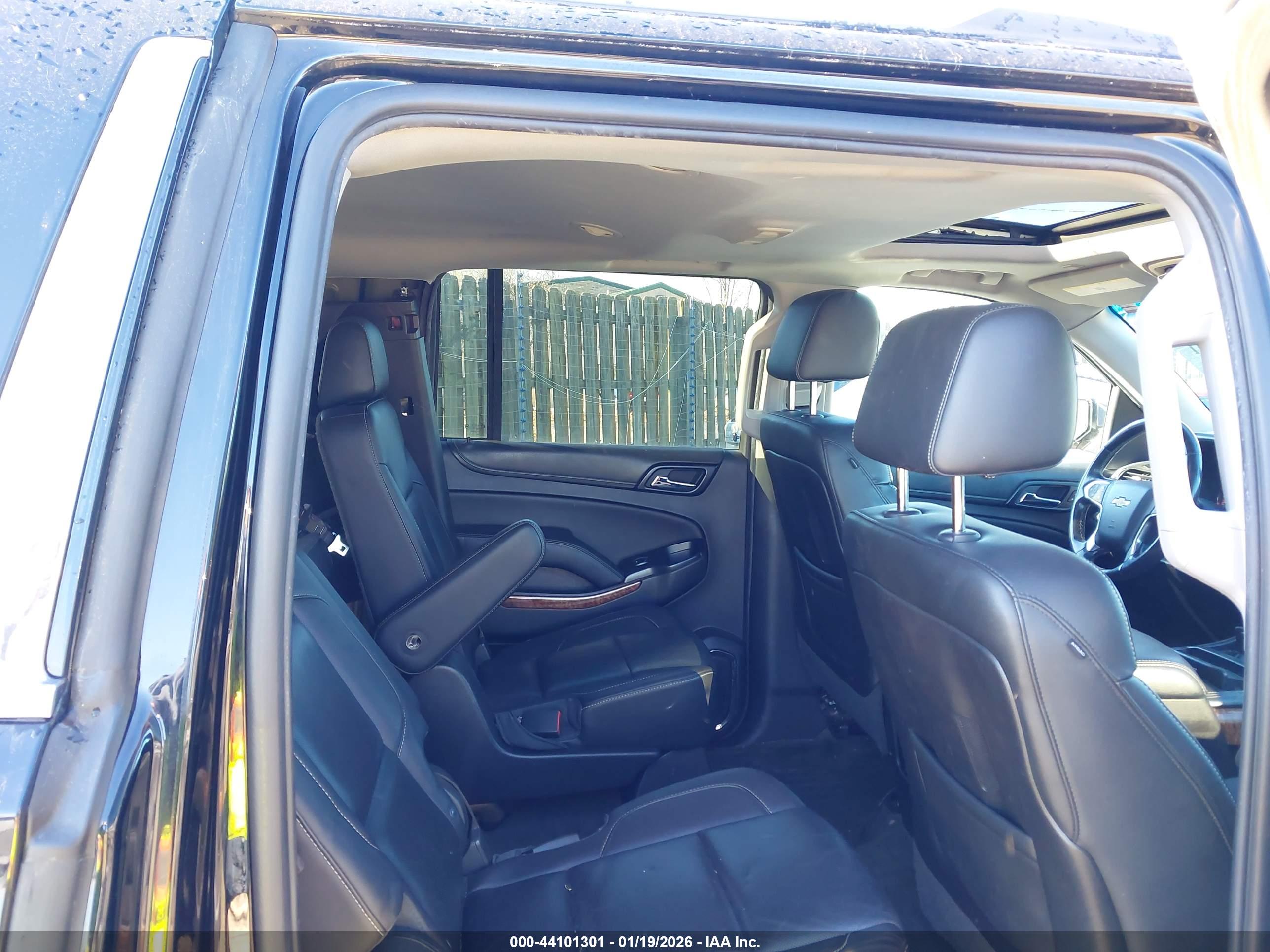 CHEVROLET SUBURBAN image 8