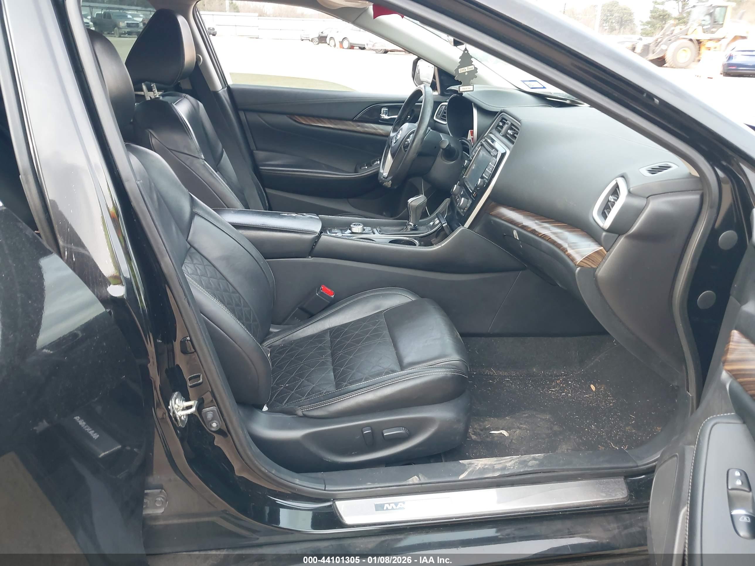 NISSAN MAXIMA image 5