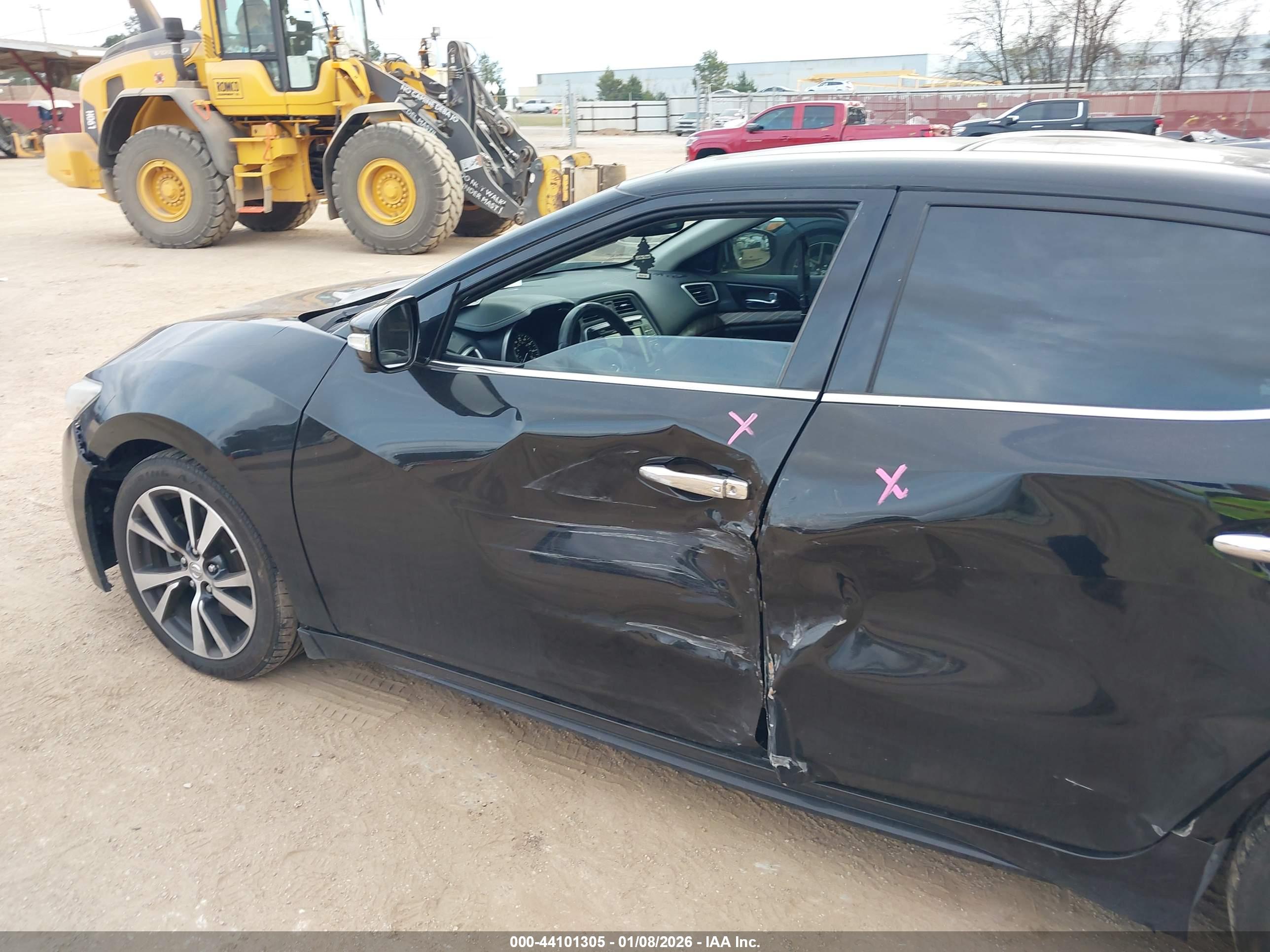 NISSAN MAXIMA image 6