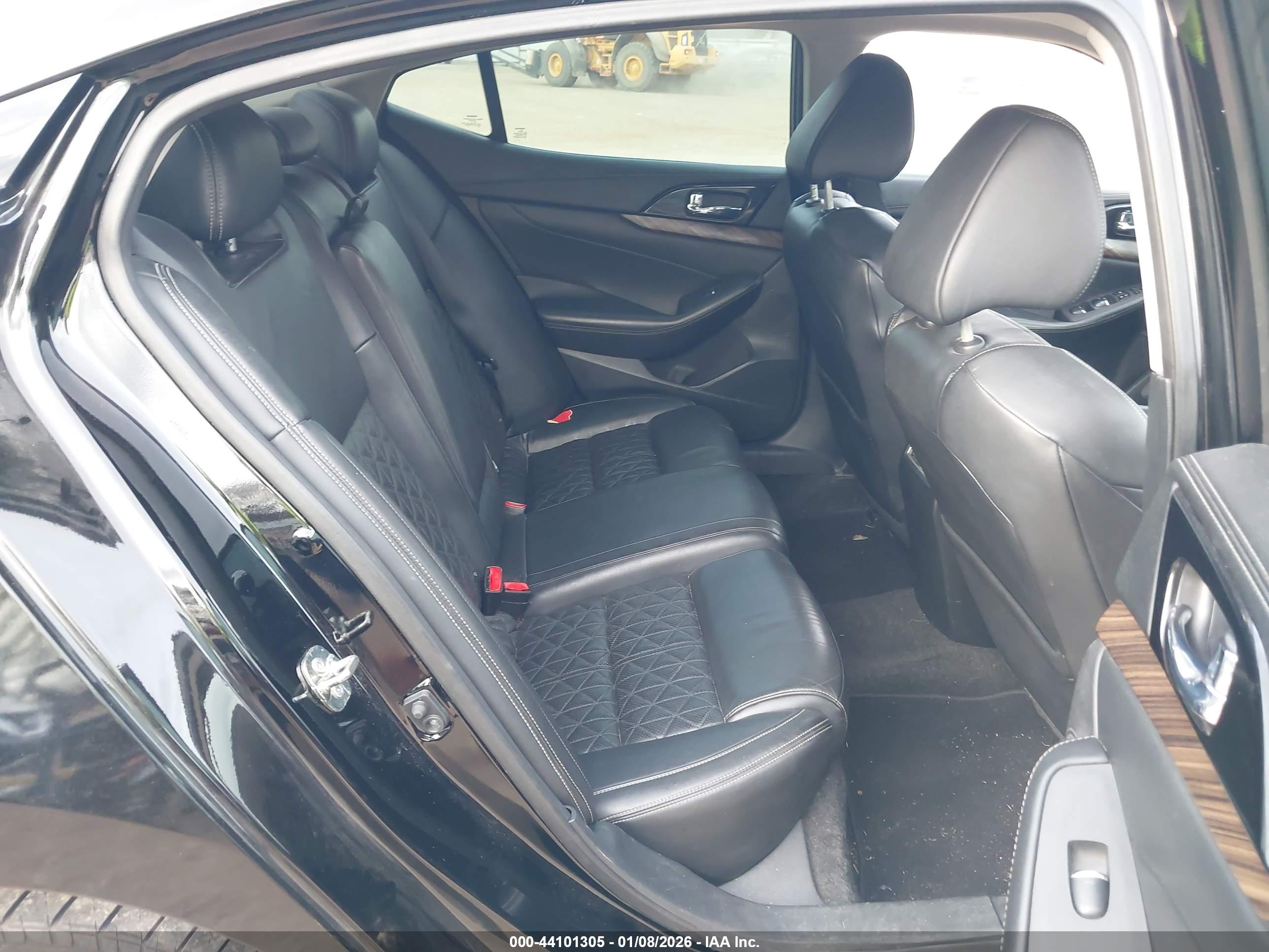 NISSAN MAXIMA image 8