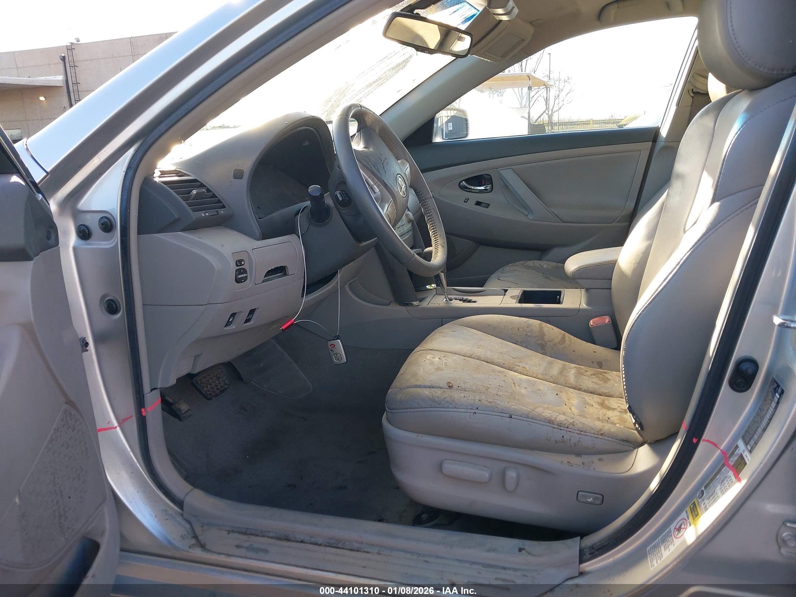 TOYOTA CAMRY image 6