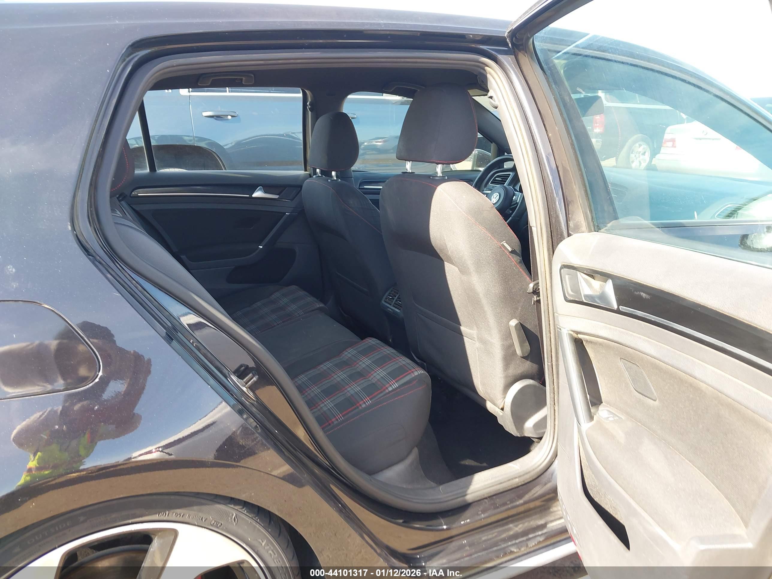 VOLKSWAGEN GOLF image 8