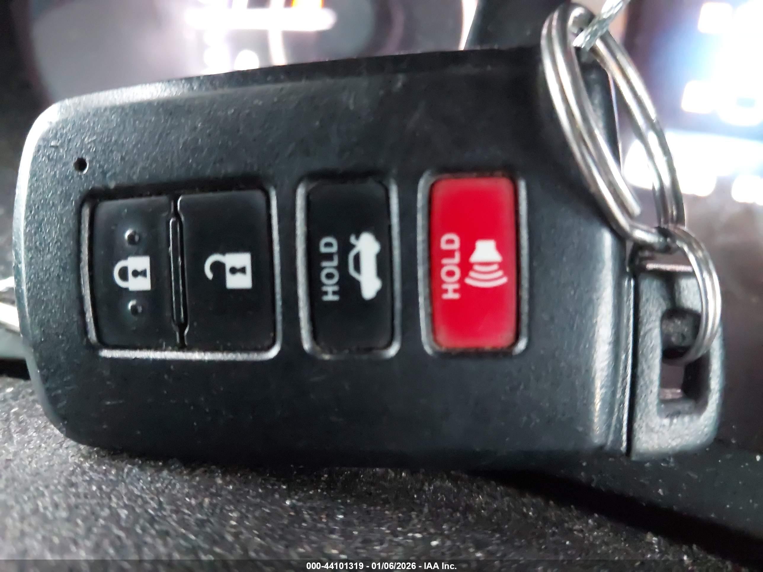 TOYOTA AVALON image 11