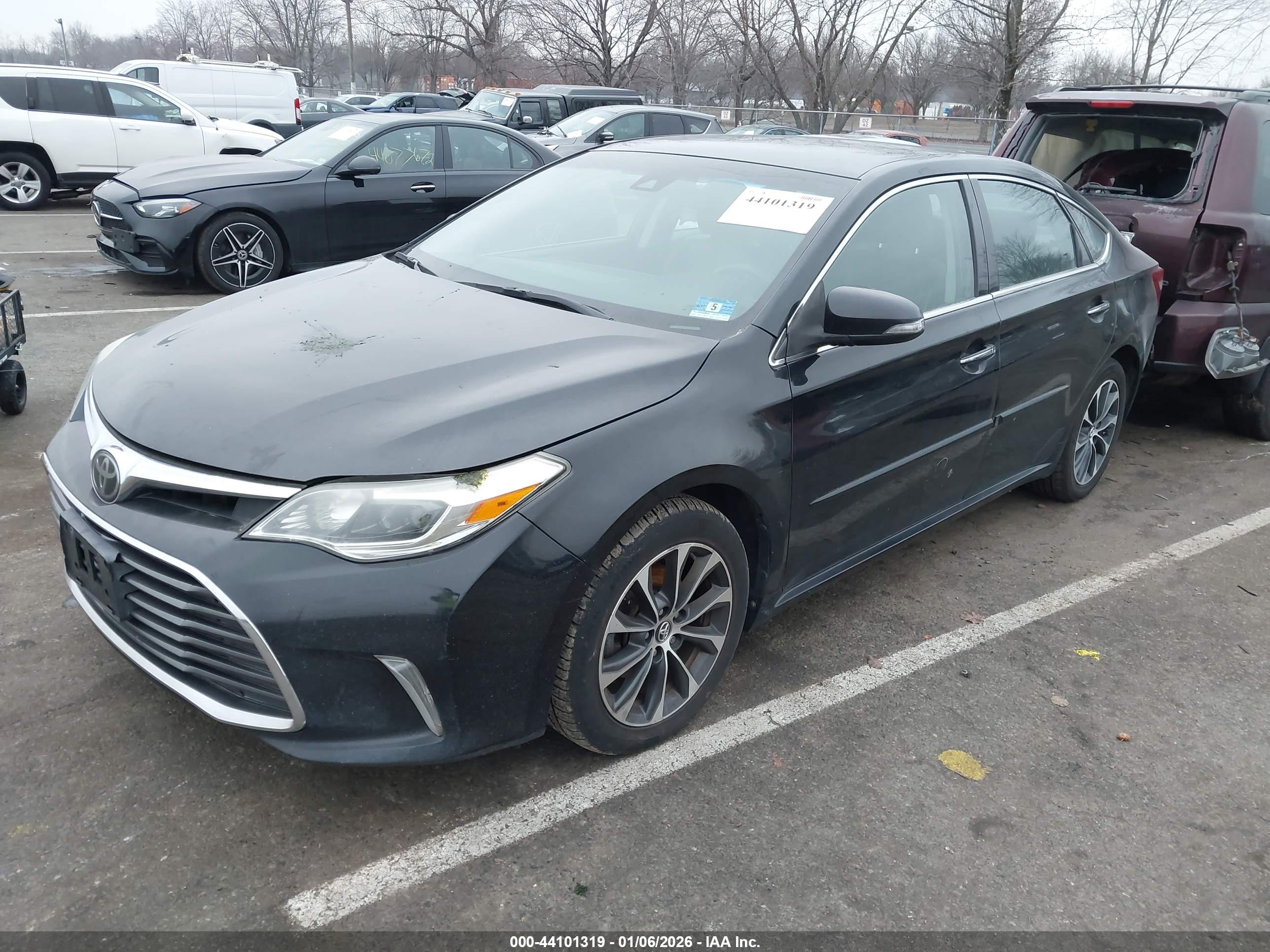 TOYOTA AVALON image 2