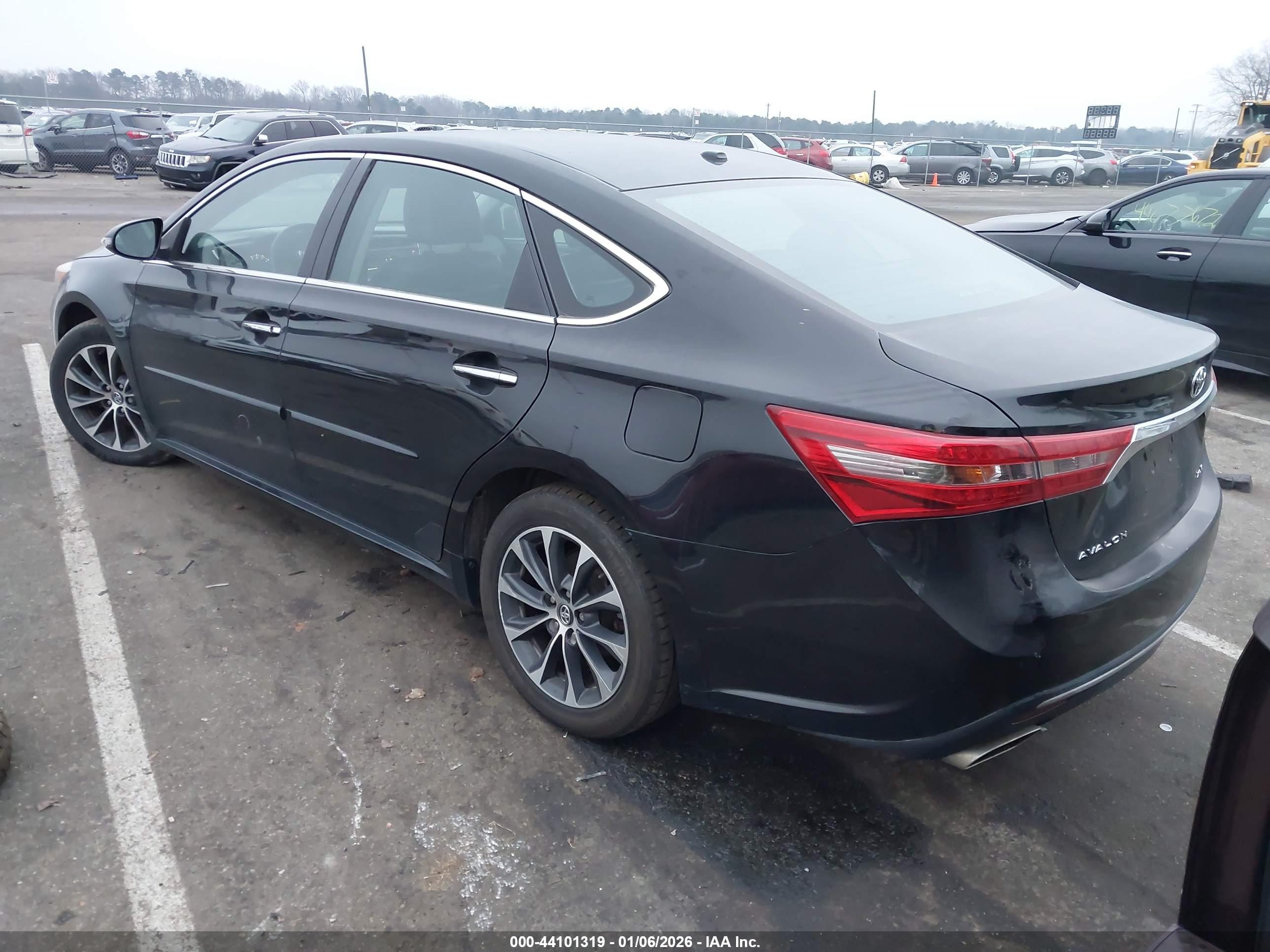 TOYOTA AVALON image 3