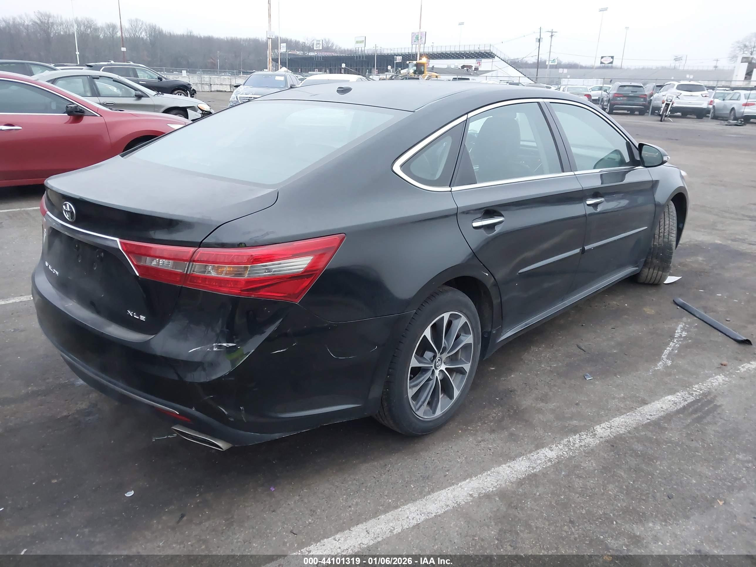 TOYOTA AVALON image 4