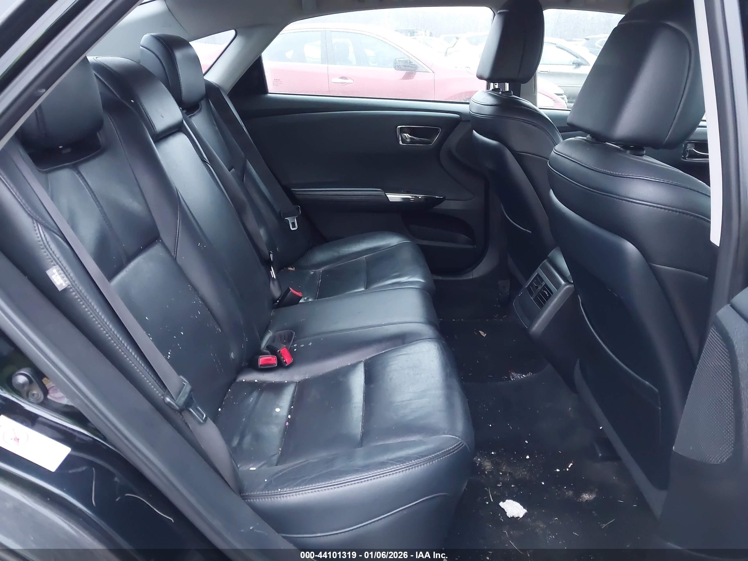 TOYOTA AVALON image 8
