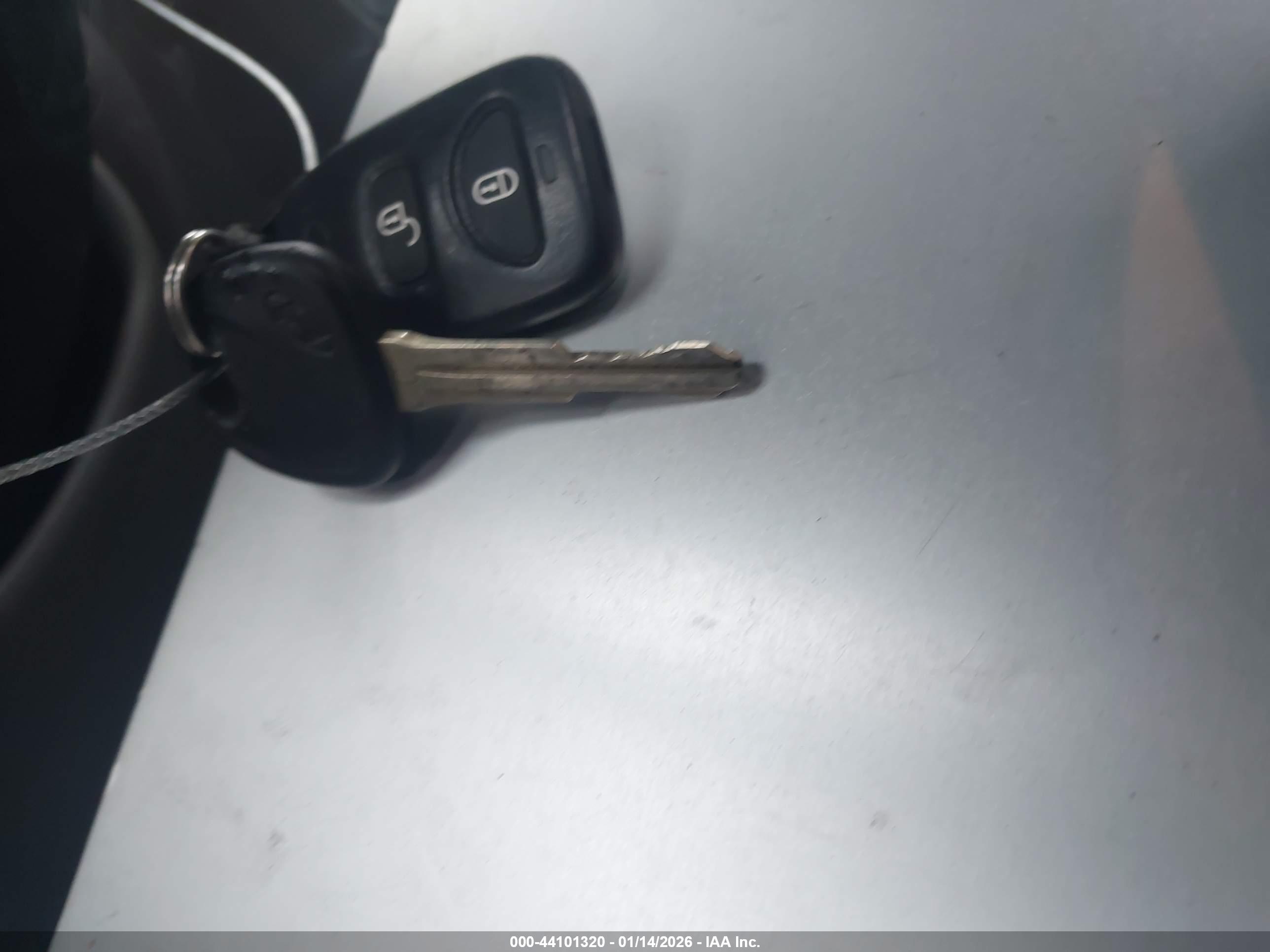 HYUNDAI SANTA image 11