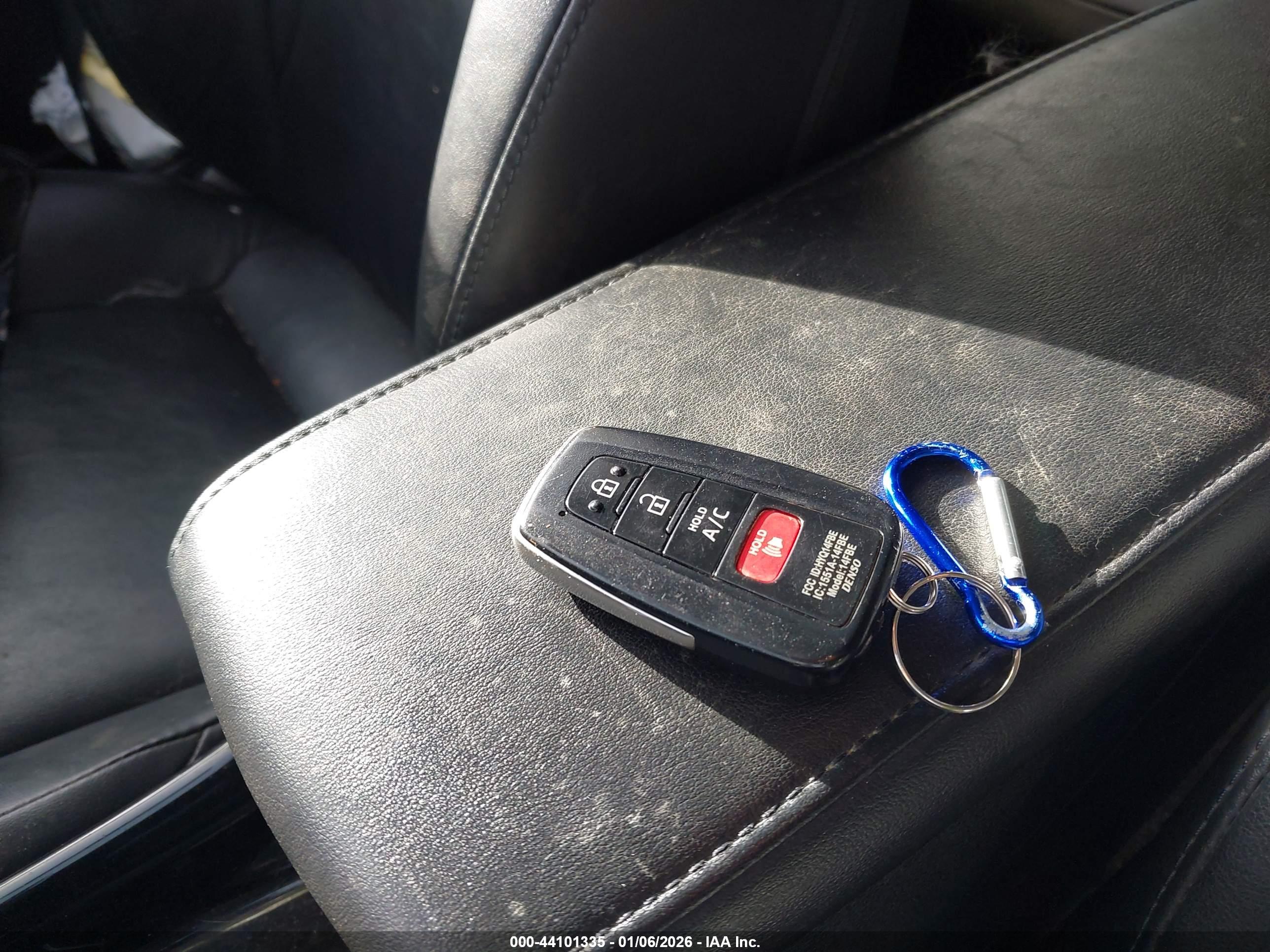TOYOTA PRIUS image 11