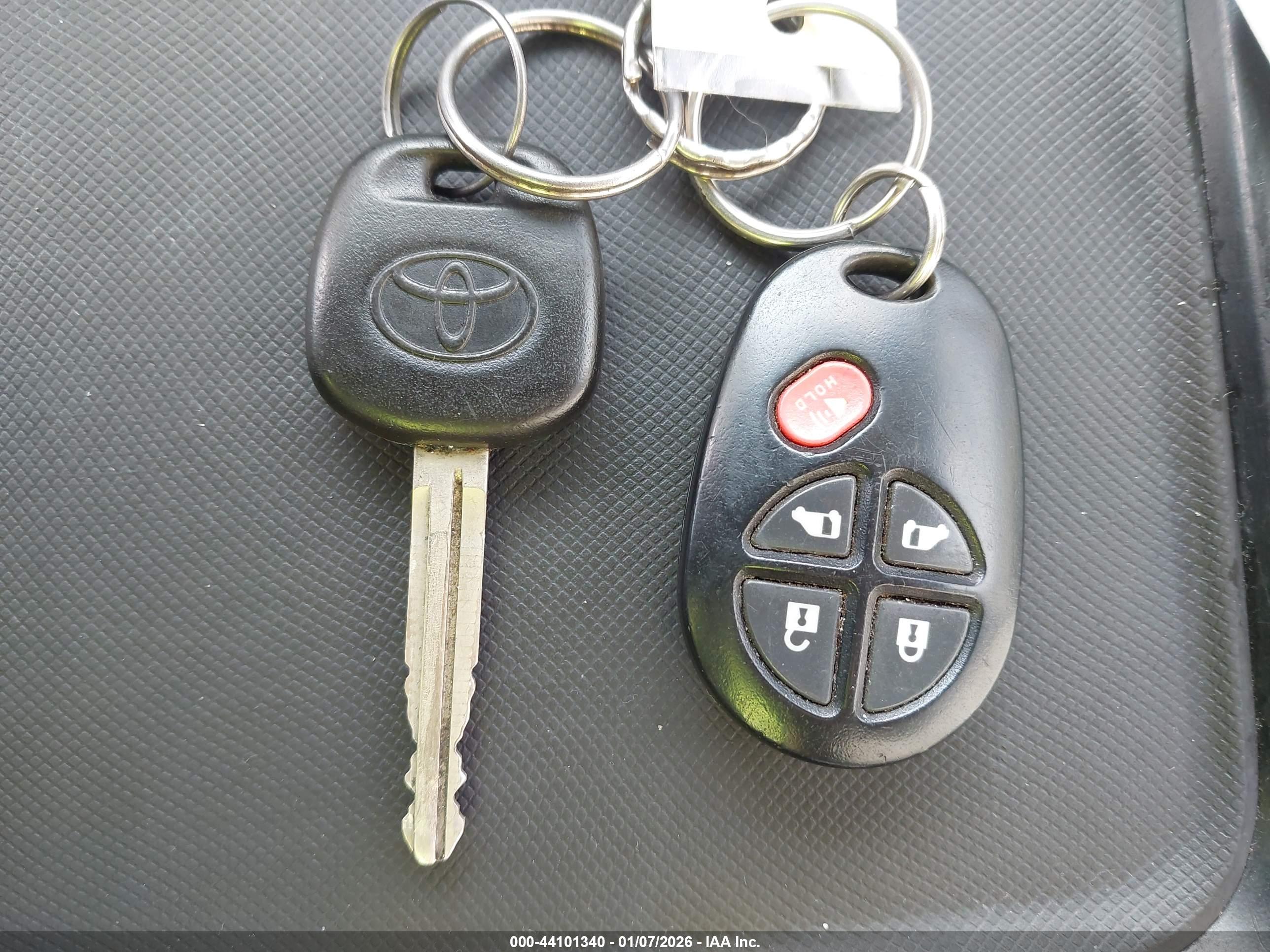 TOYOTA SIENNA image 11