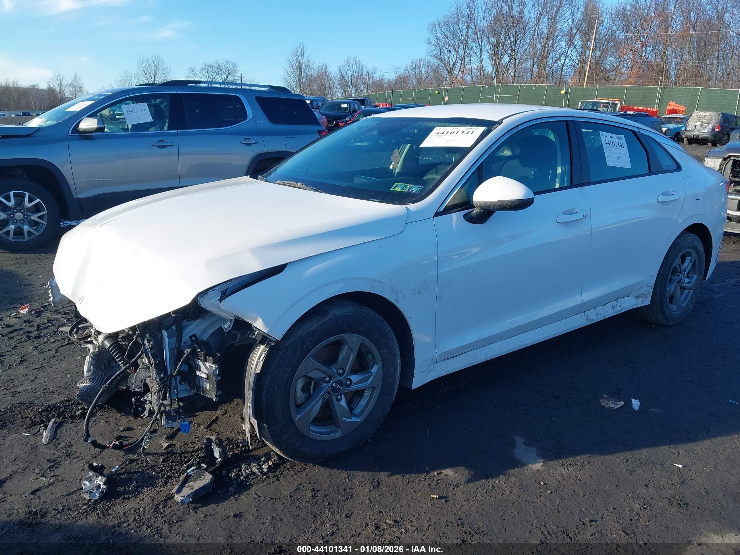 KIA K5 image 2