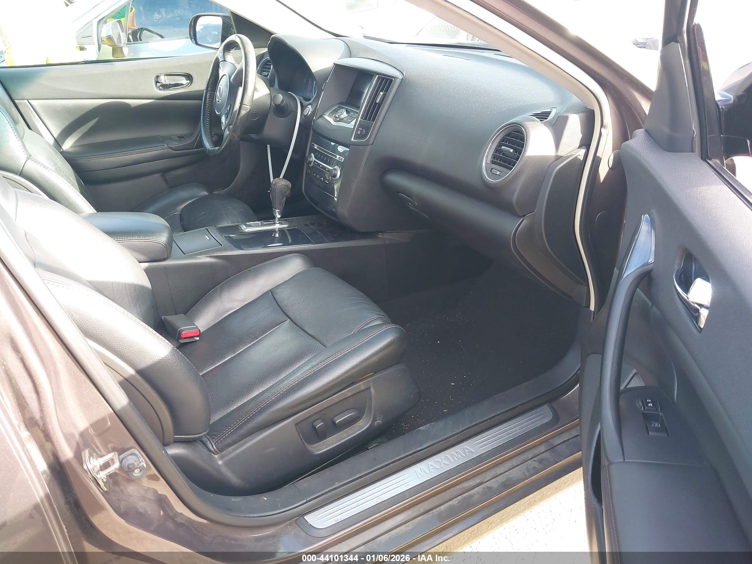 NISSAN MAXIMA image 5