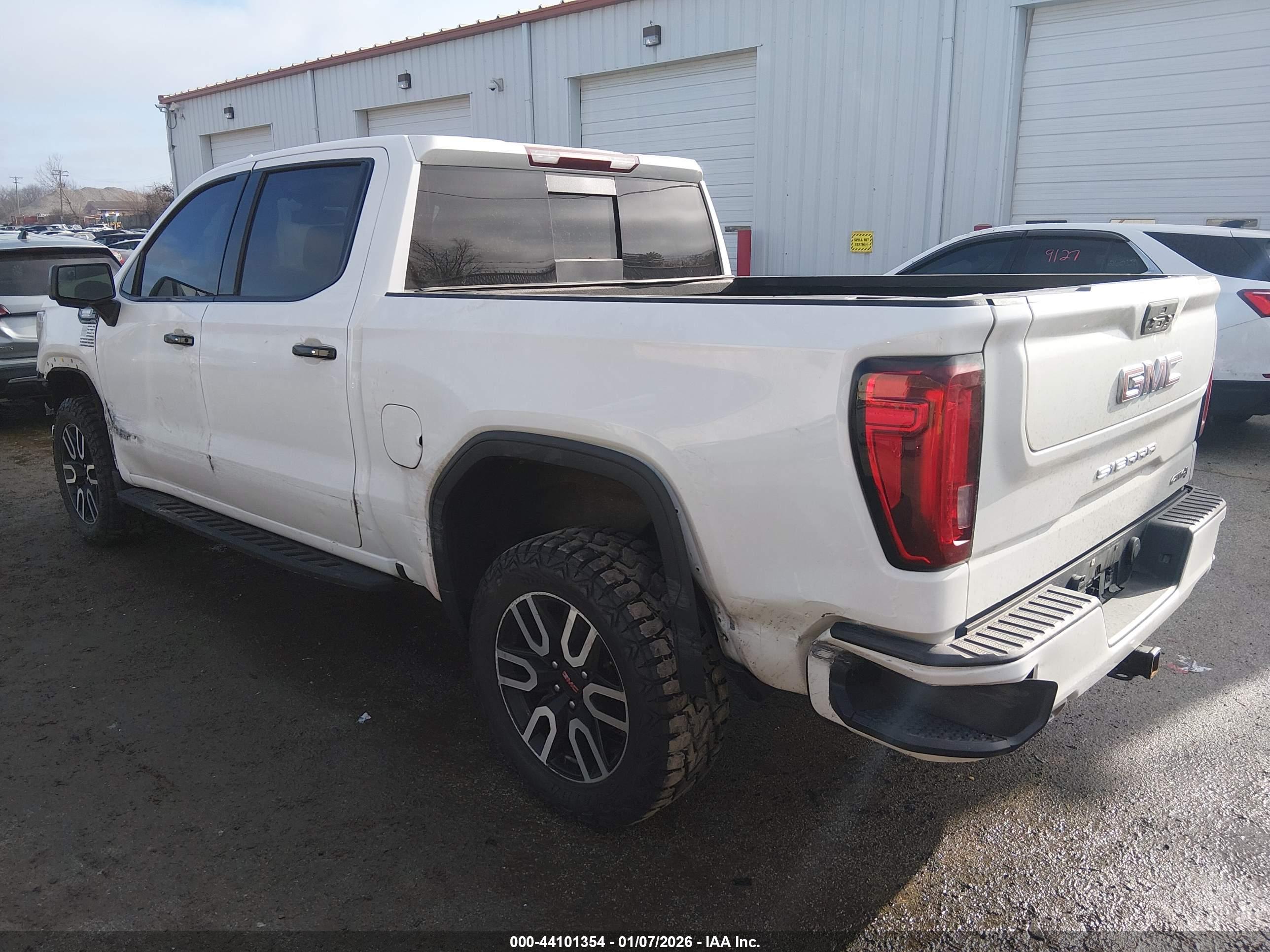 GMC SIERRA image 3