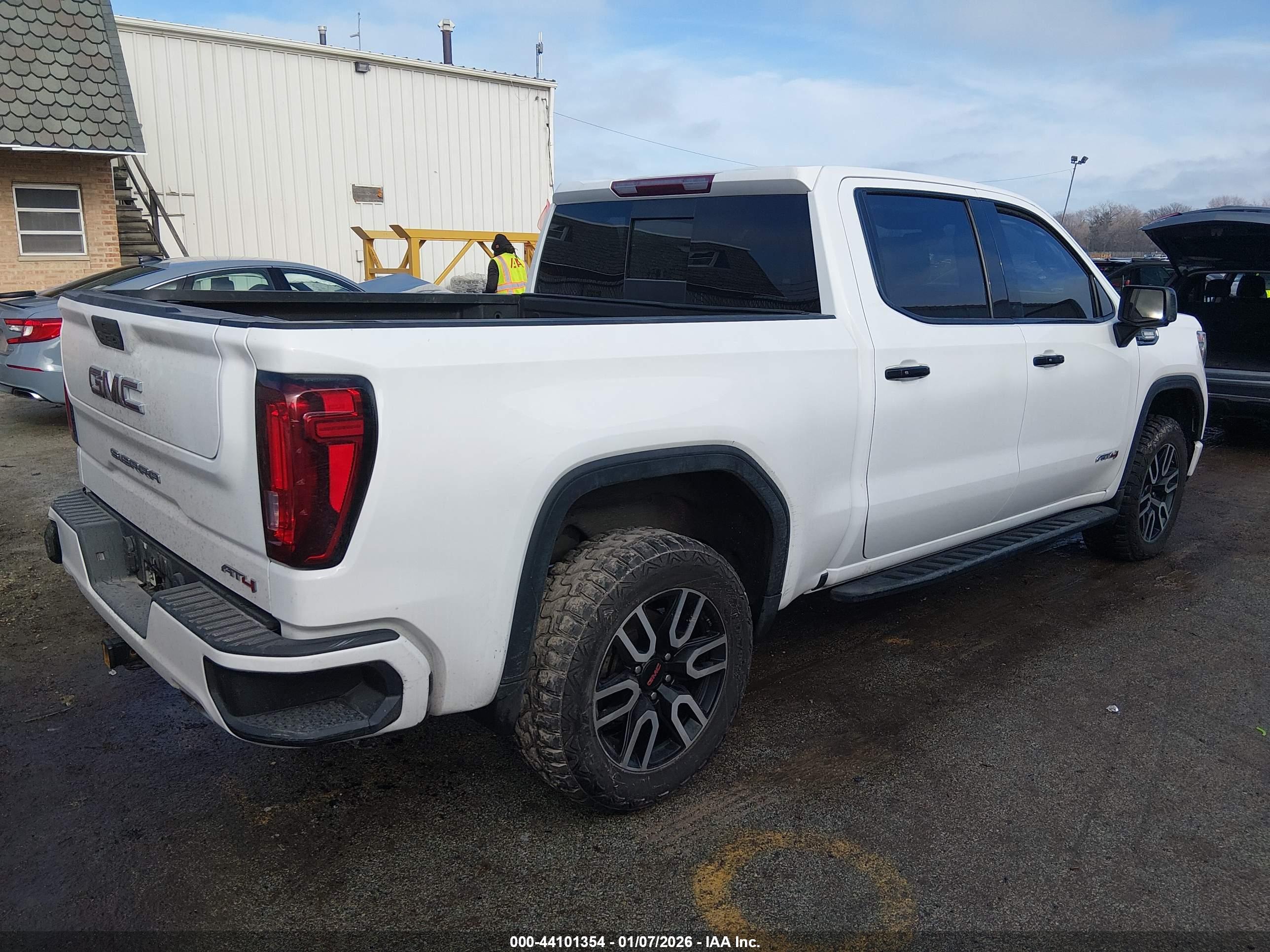 GMC SIERRA image 4