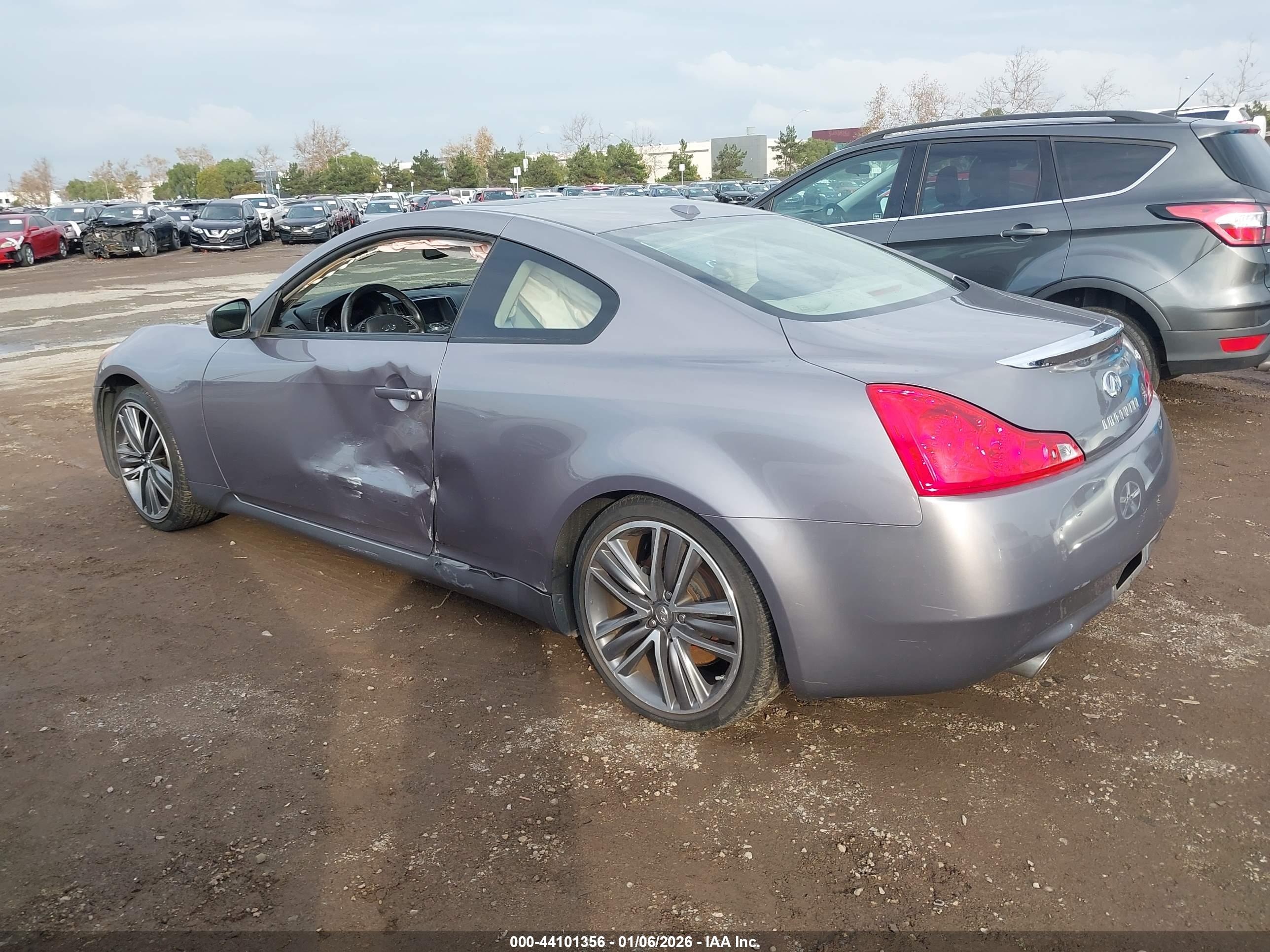 INFINITI G37 image 3