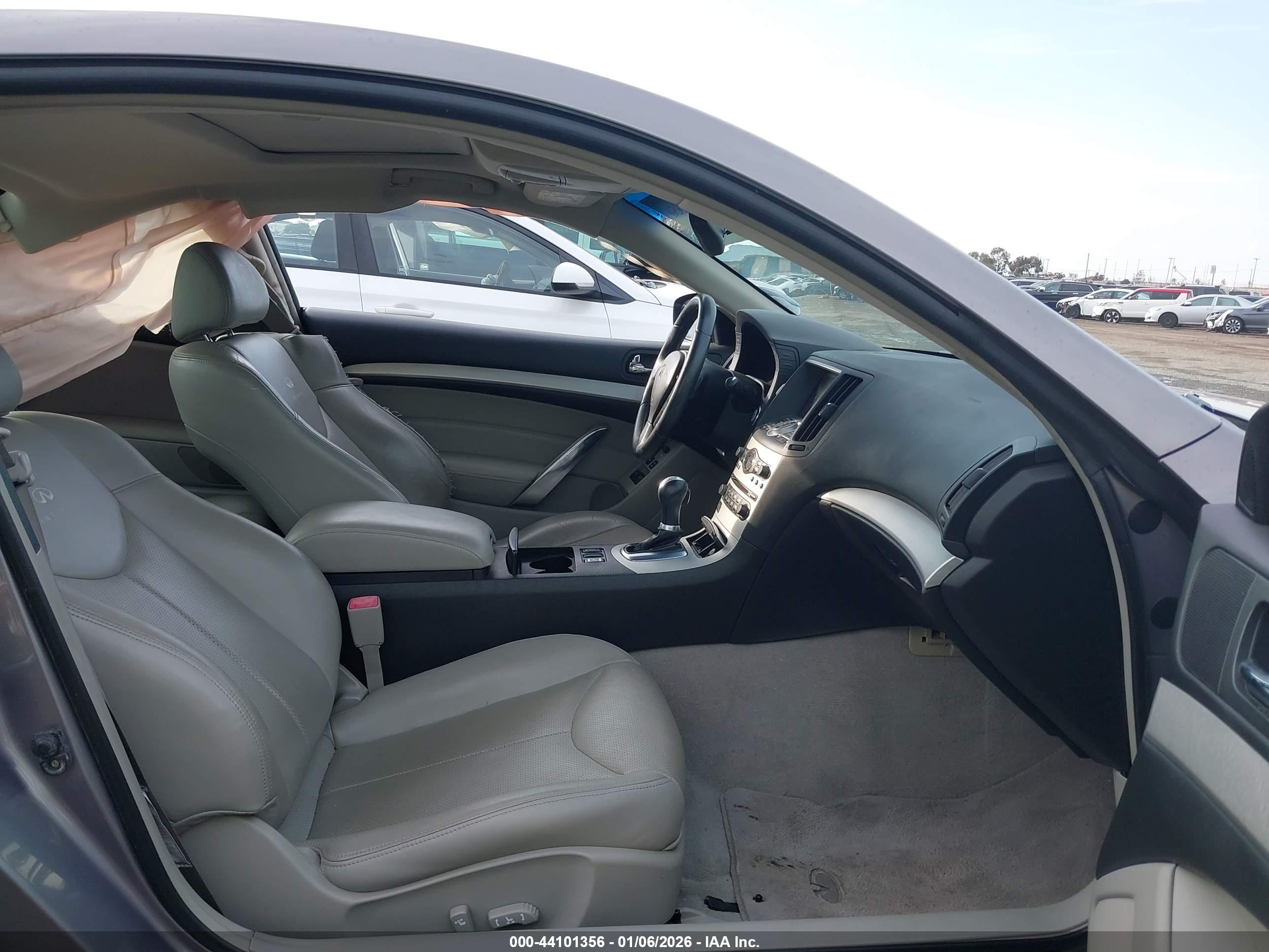 INFINITI G37 image 5