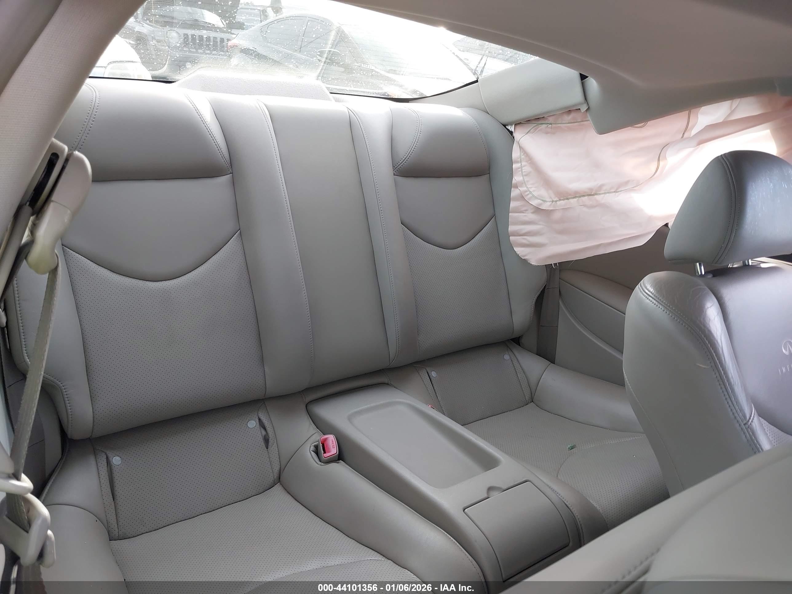INFINITI G37 image 8