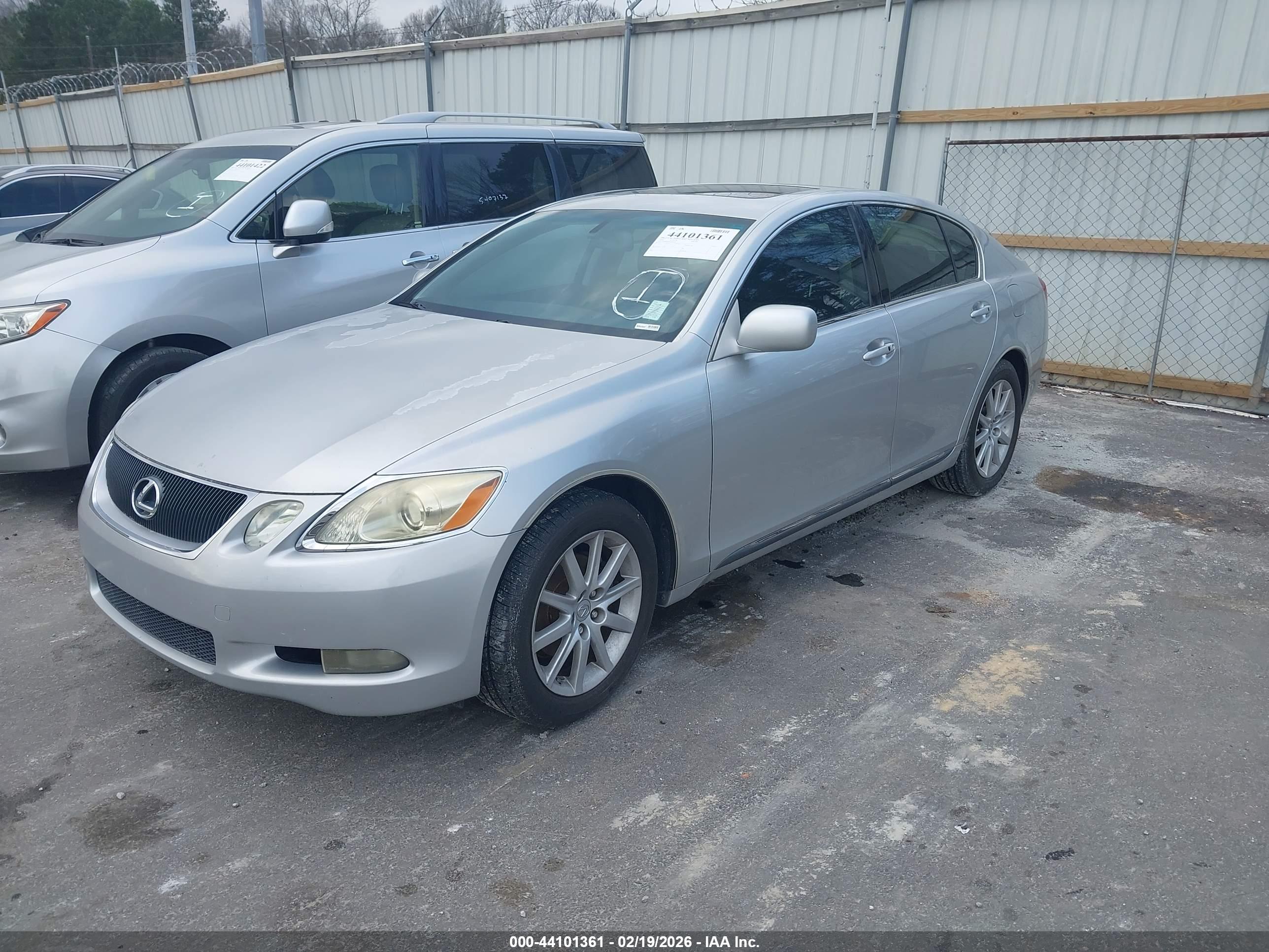 LEXUS GS image 2