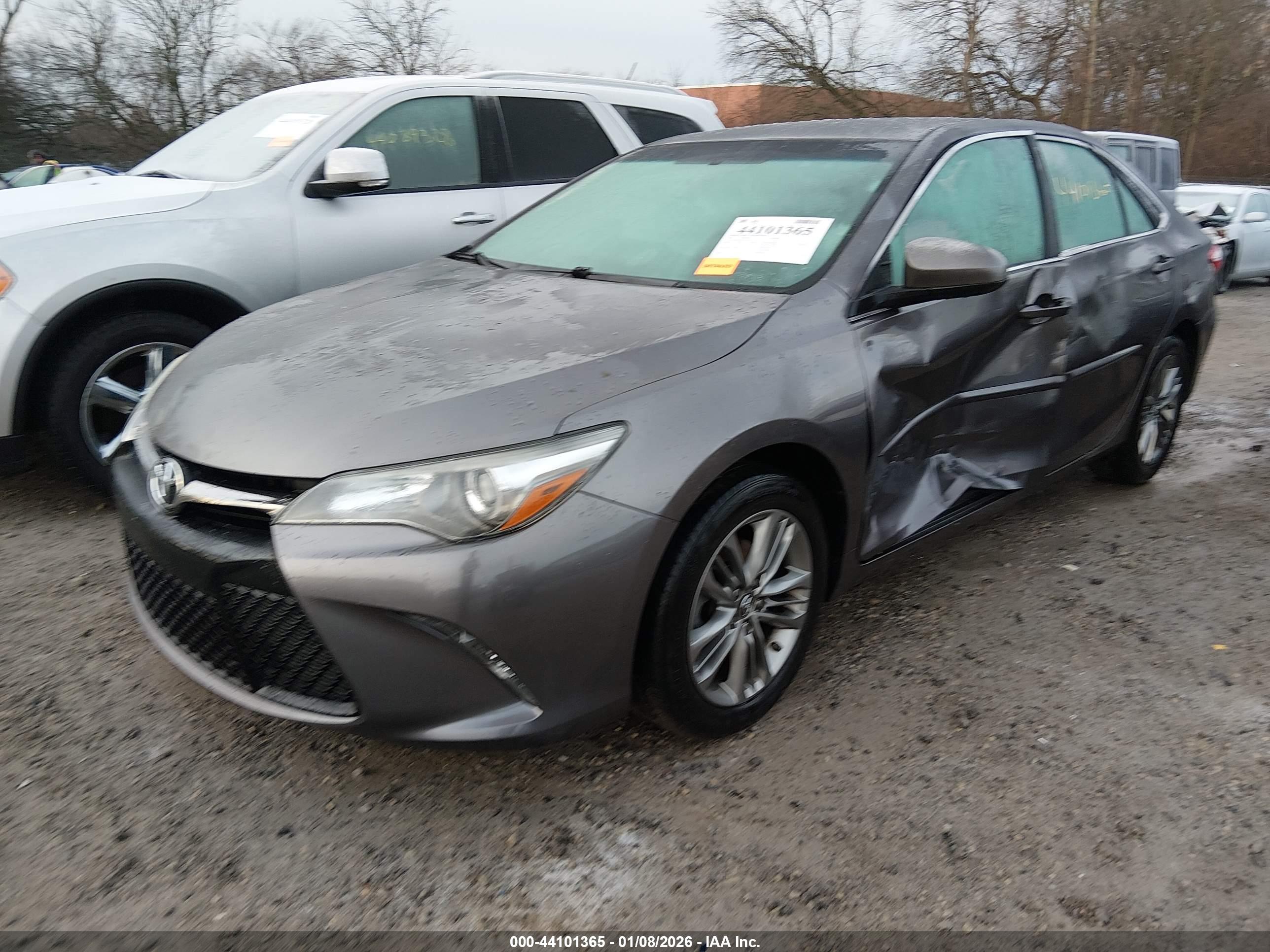 TOYOTA CAMRY image 2