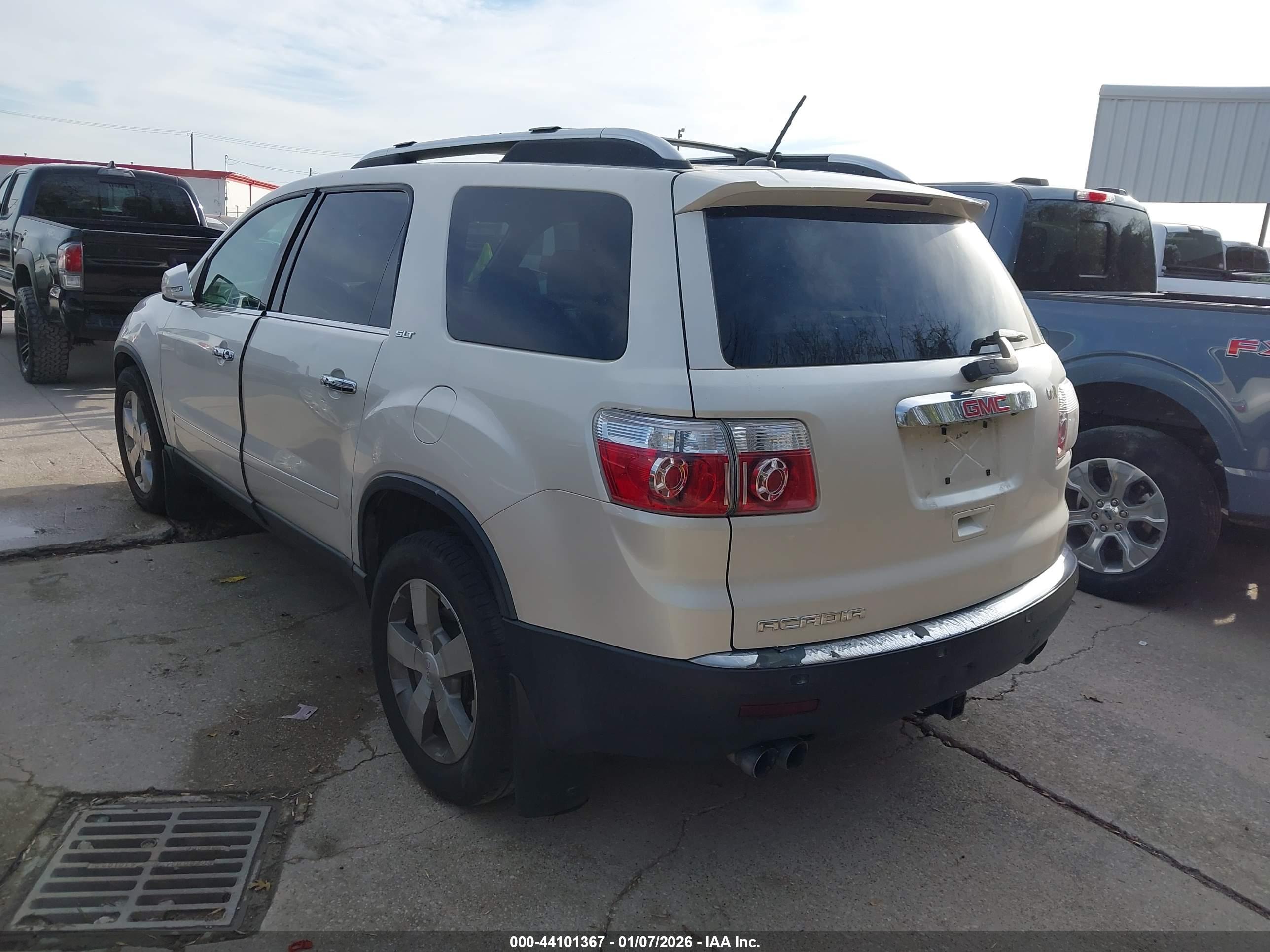 GMC ACADIA image 3