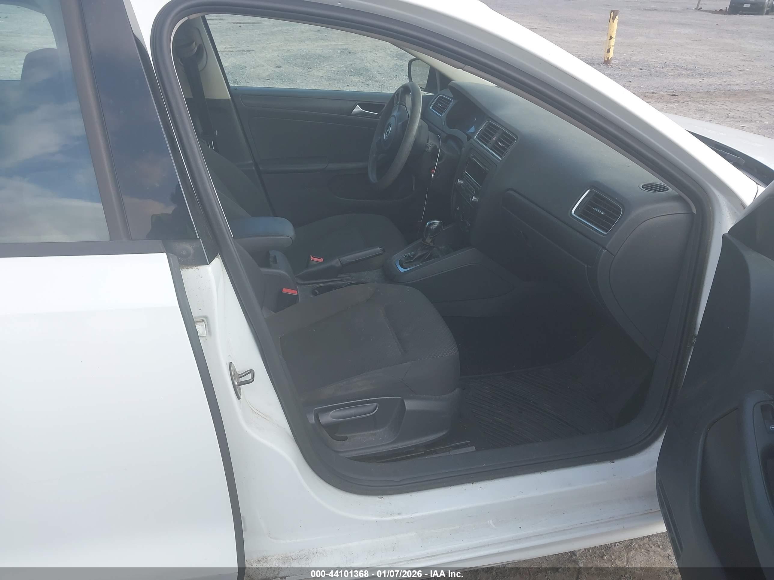 VOLKSWAGEN JETTA image 5