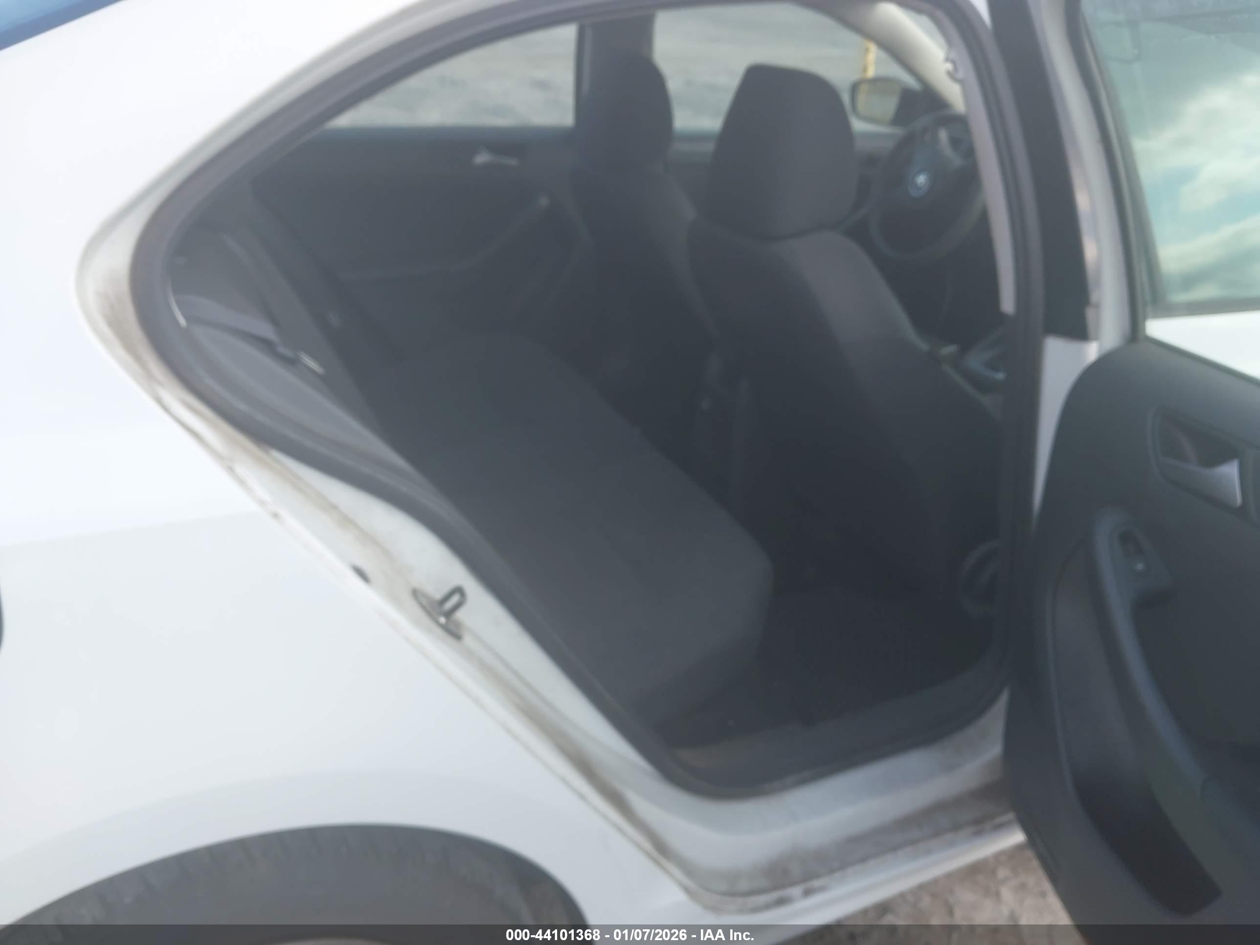 VOLKSWAGEN JETTA image 8