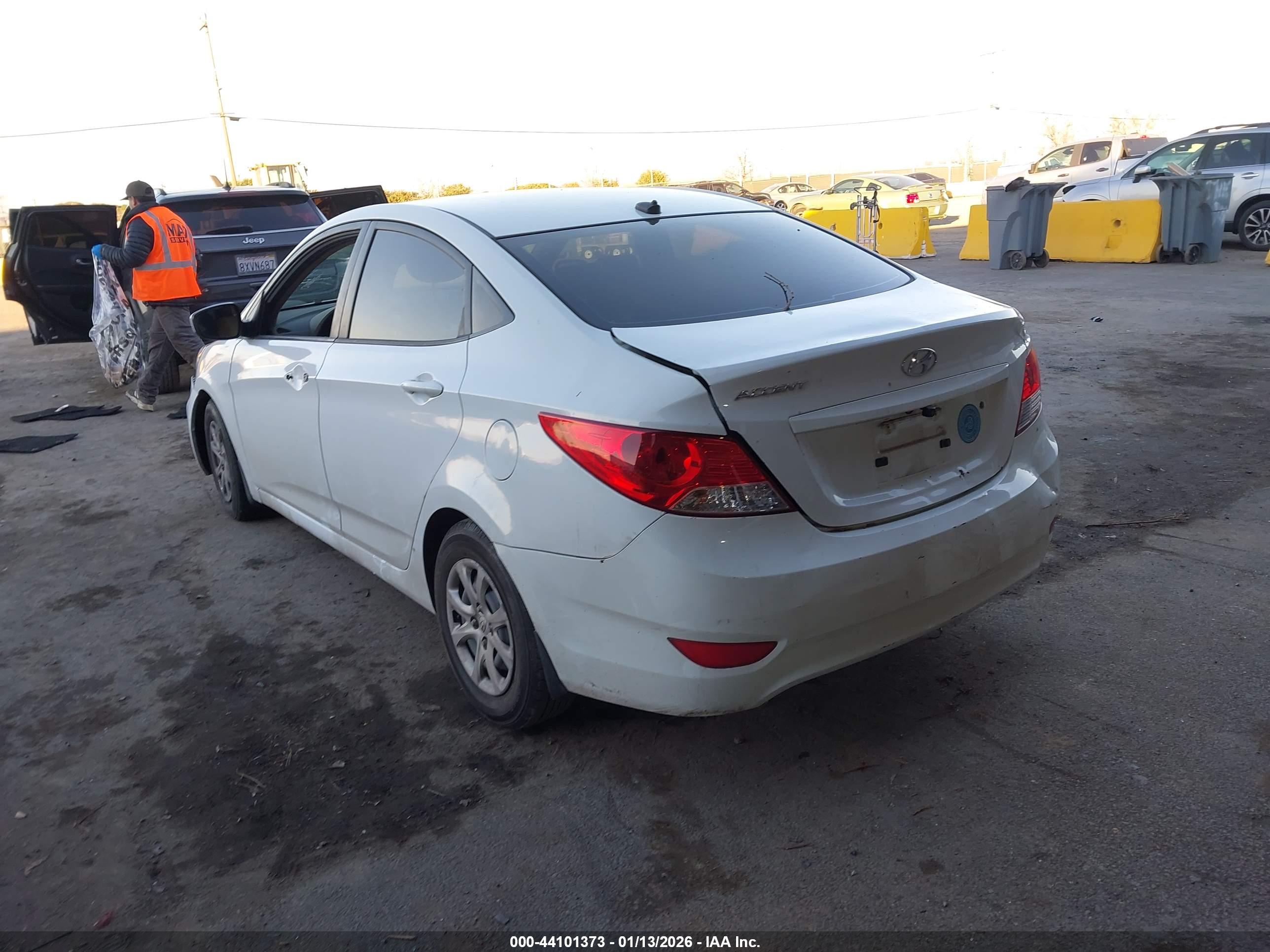 HYUNDAI ACCENT image 3