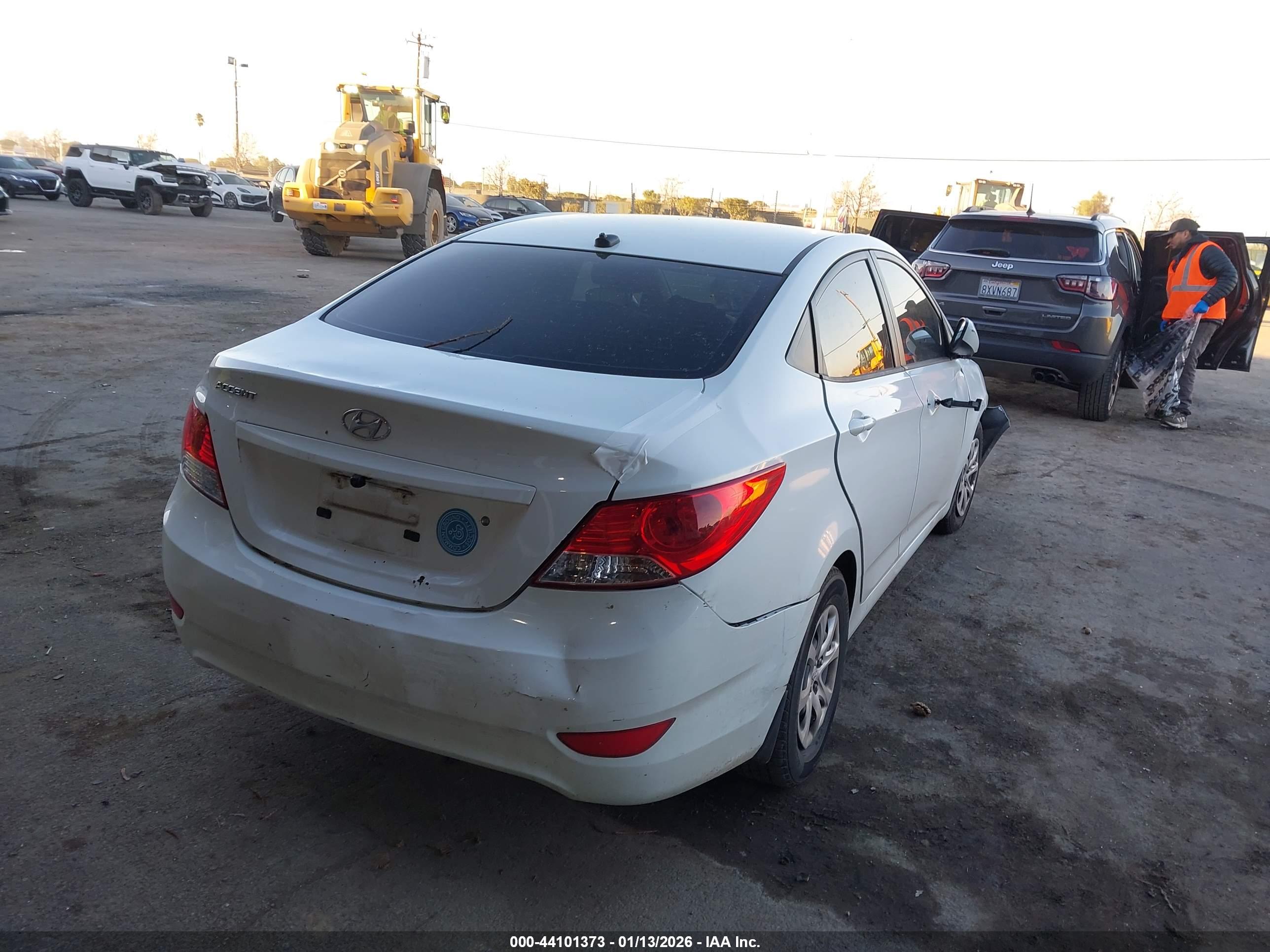 HYUNDAI ACCENT image 4