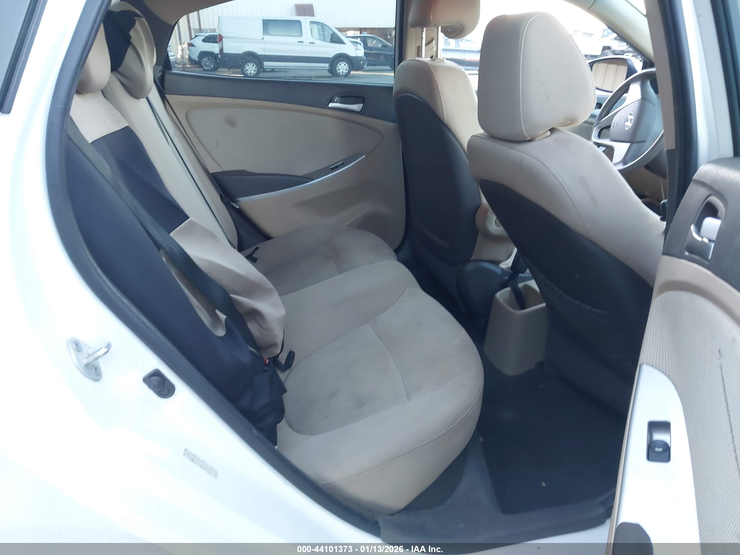 HYUNDAI ACCENT image 8