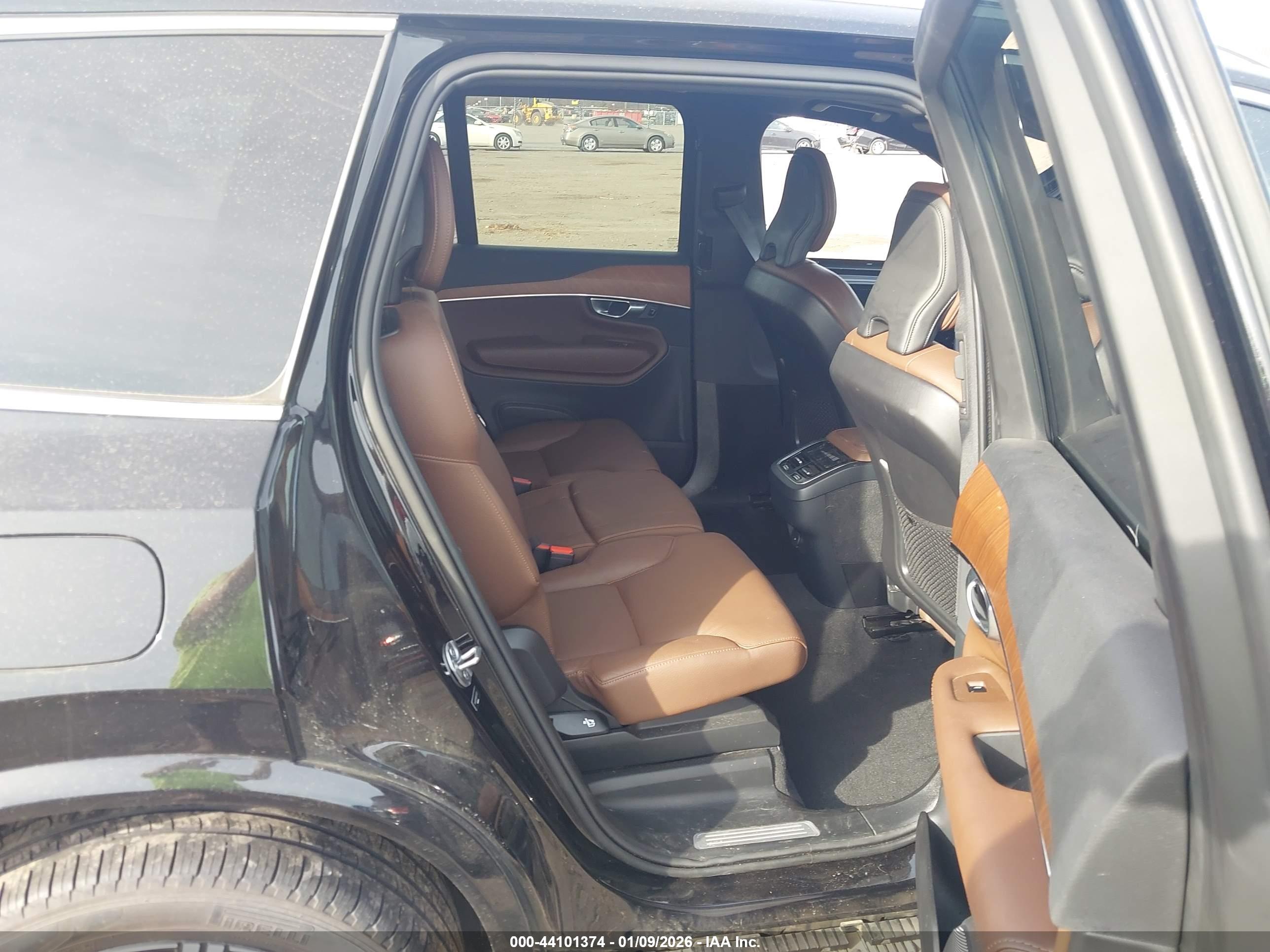 VOLVO XC90 image 8