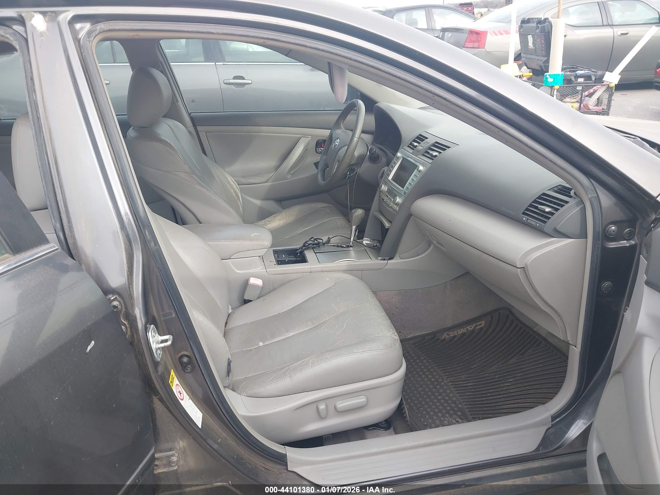 TOYOTA CAMRY image 5
