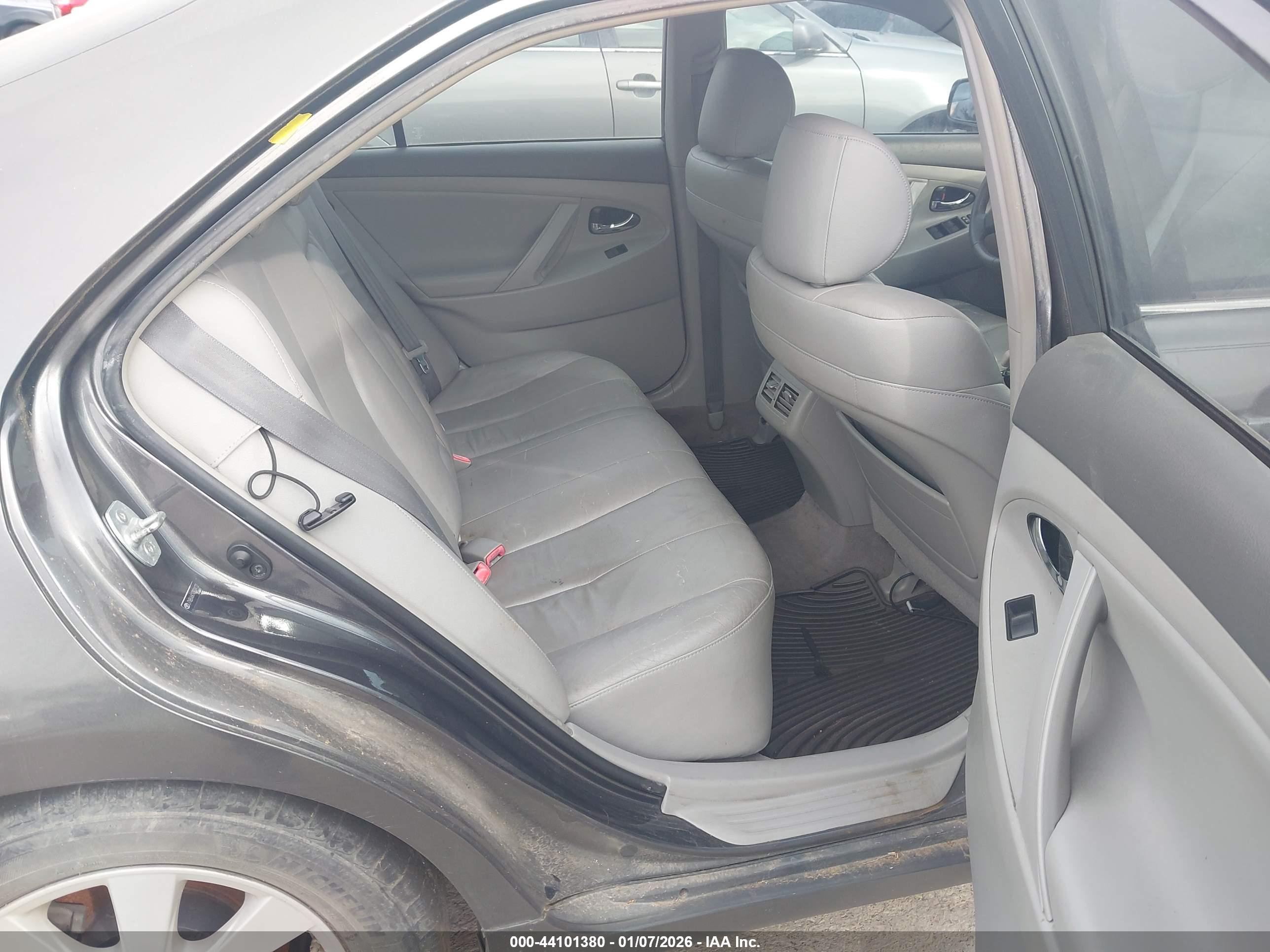 TOYOTA CAMRY image 8