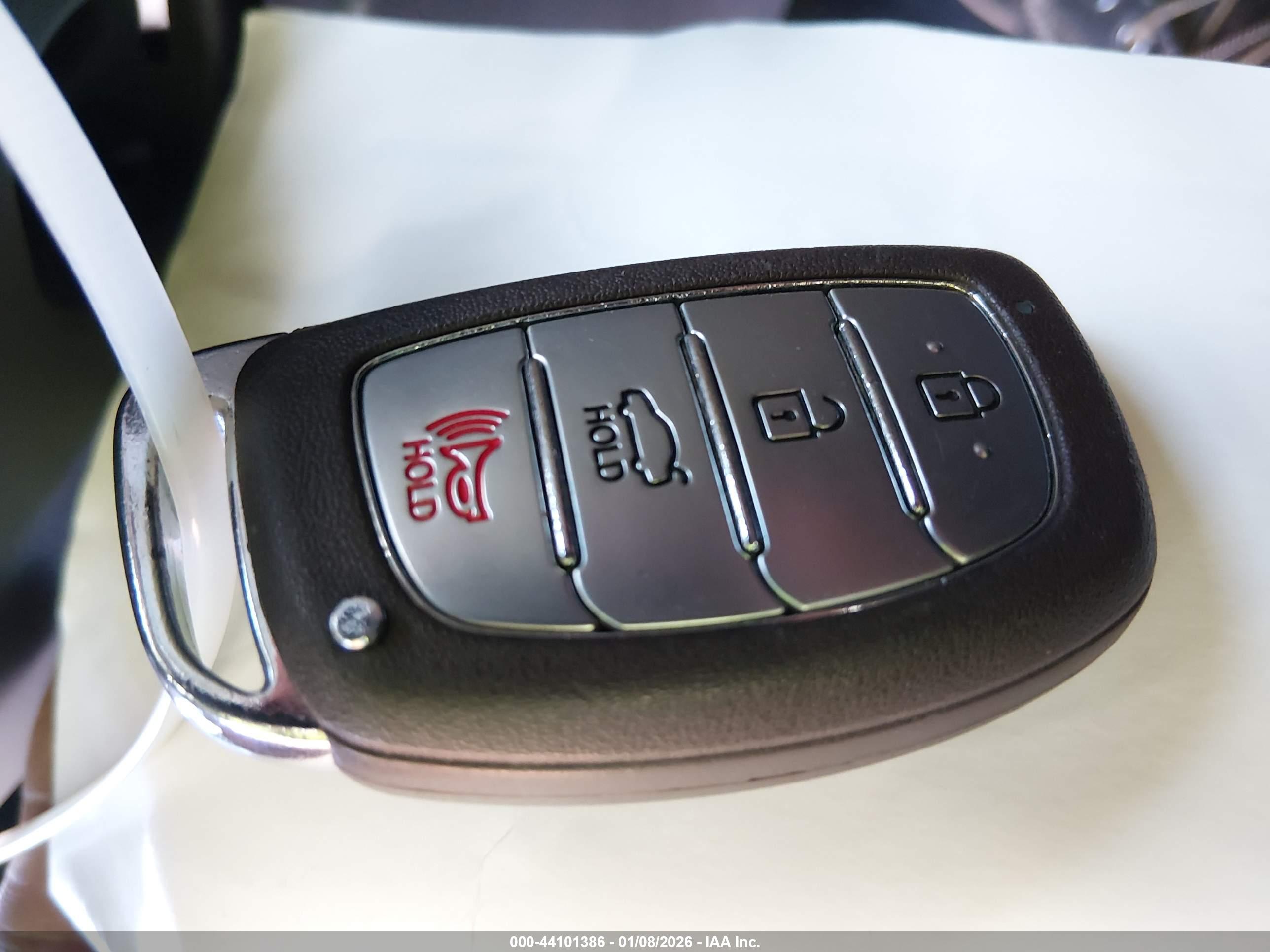 HYUNDAI ELANTRA image 11
