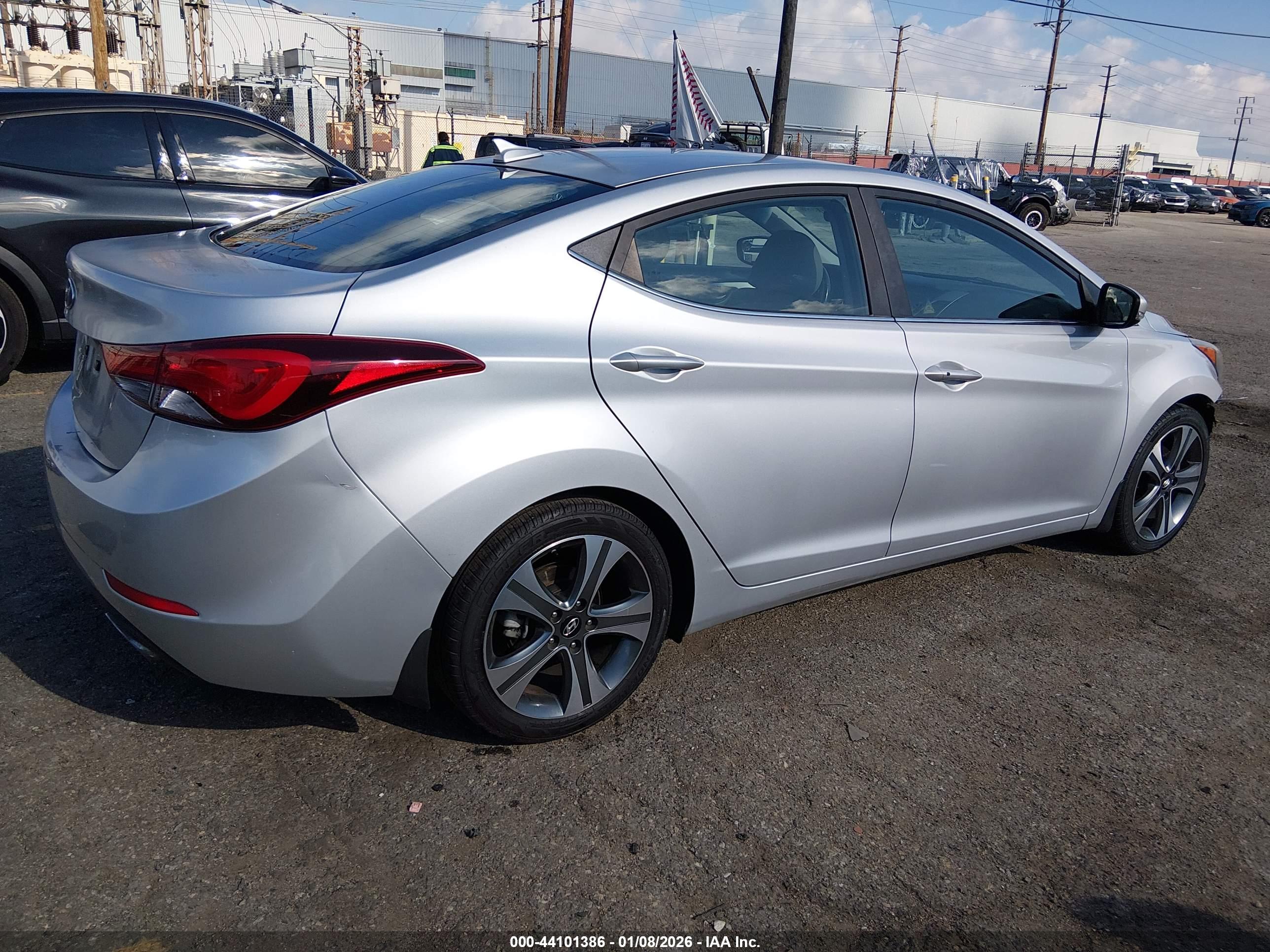 HYUNDAI ELANTRA image 4