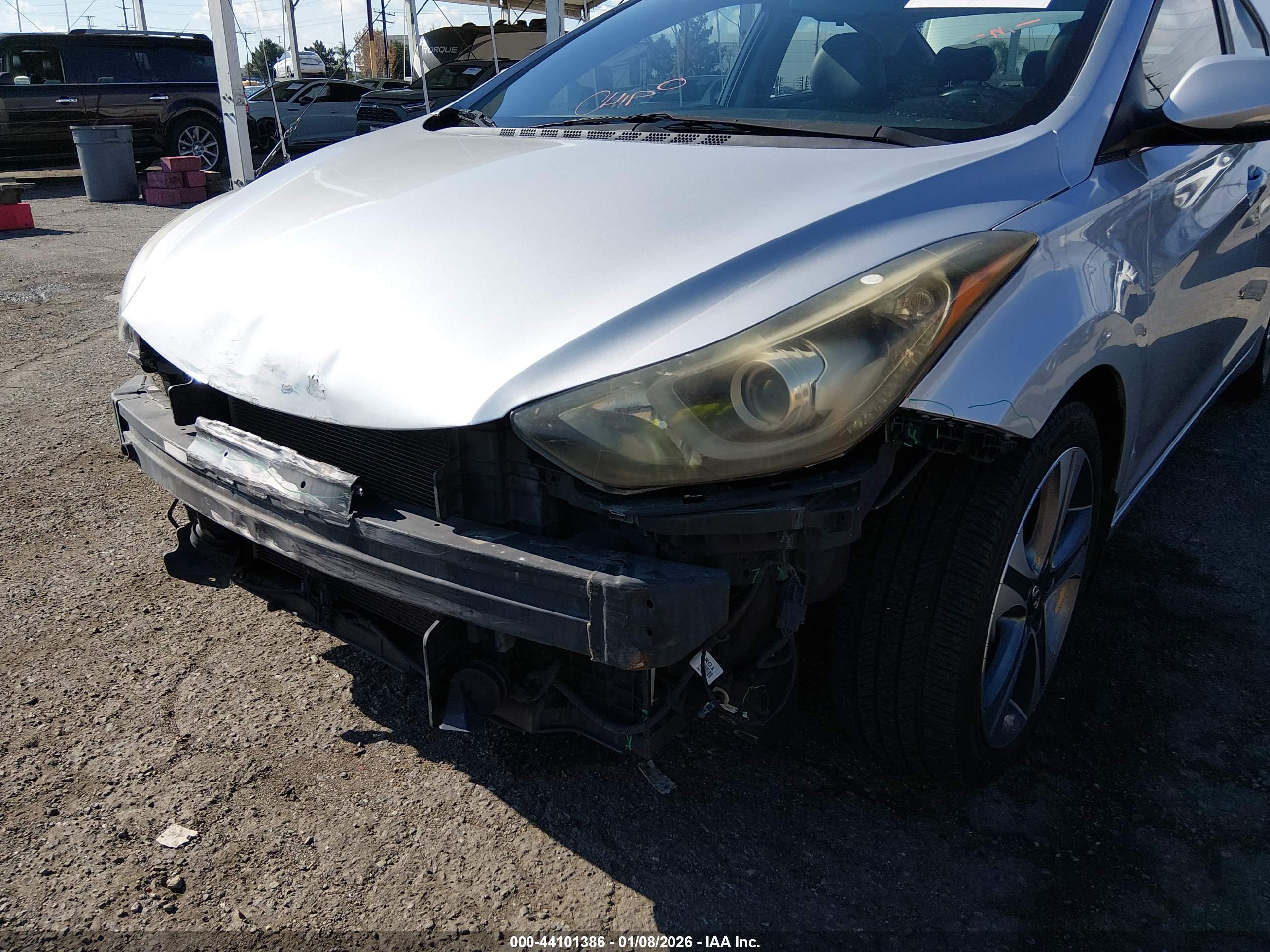 HYUNDAI ELANTRA image 6