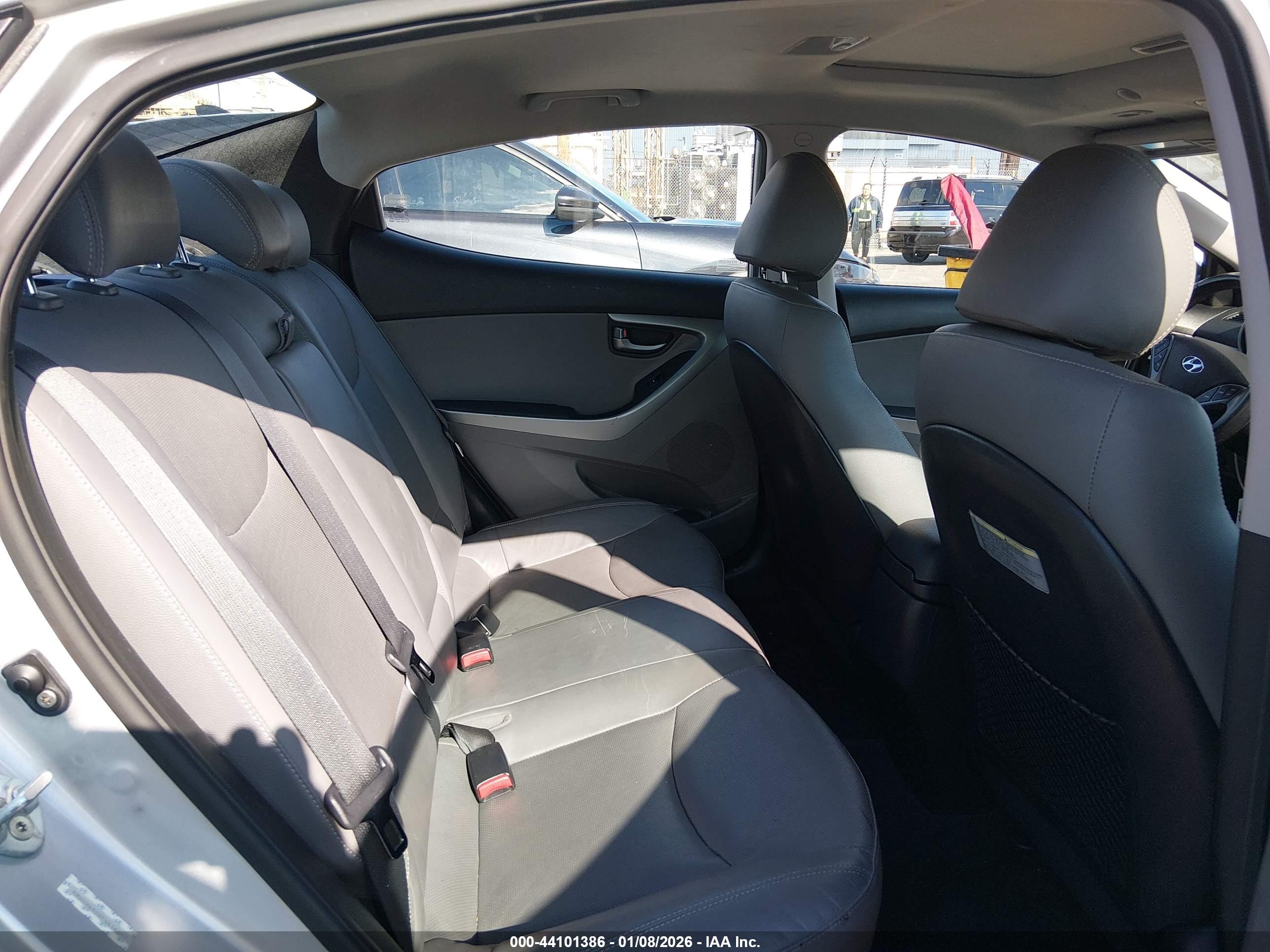 HYUNDAI ELANTRA image 8