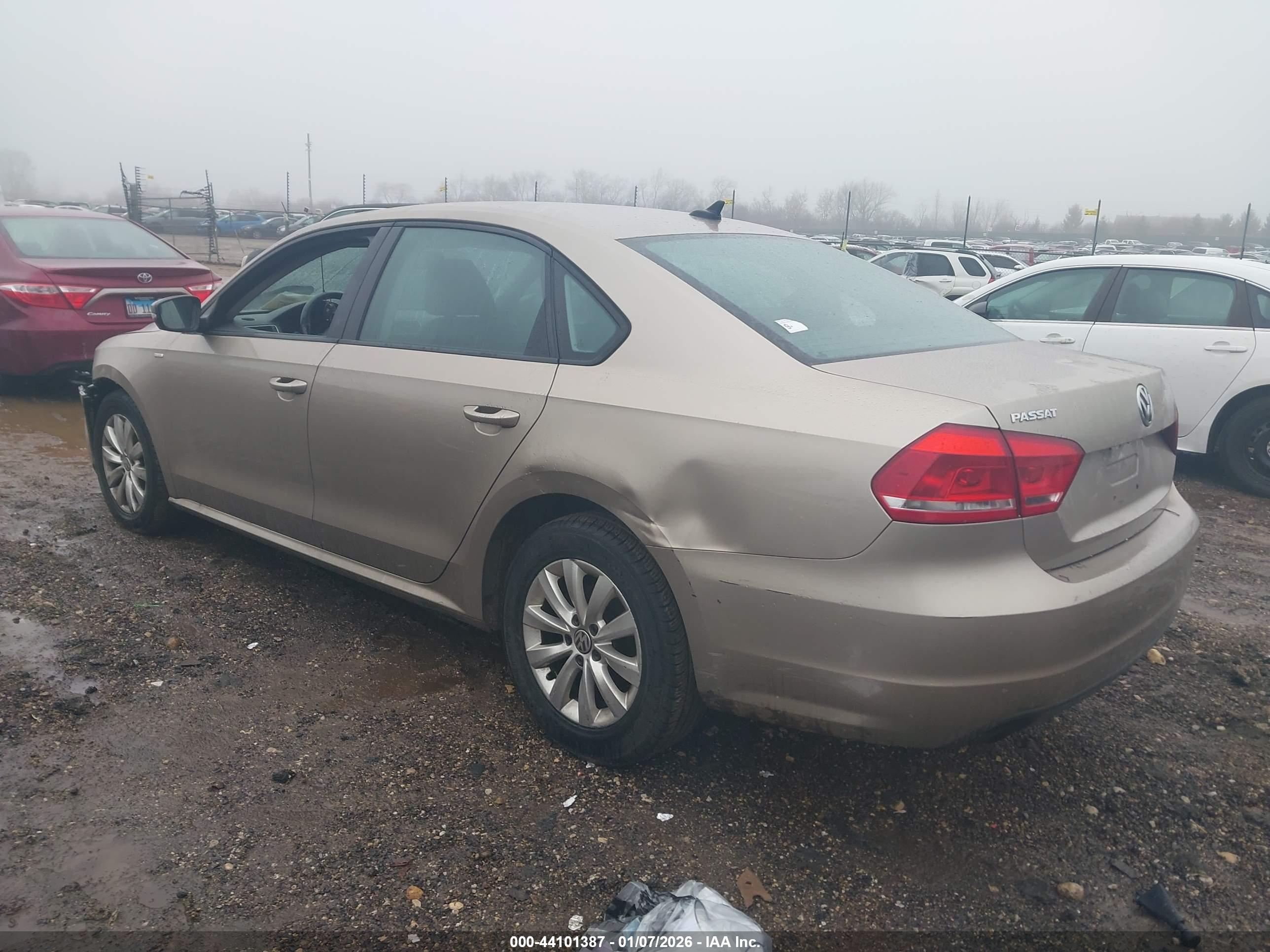 VOLKSWAGEN PASSAT image 3