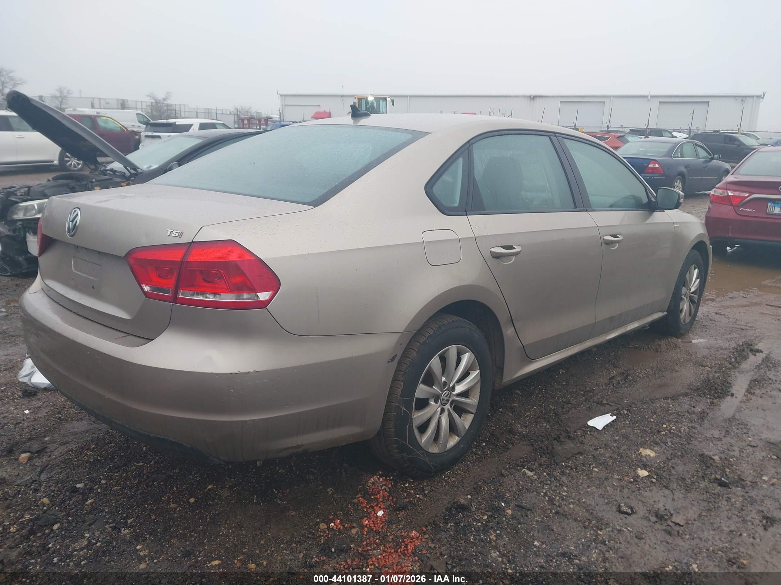VOLKSWAGEN PASSAT image 4