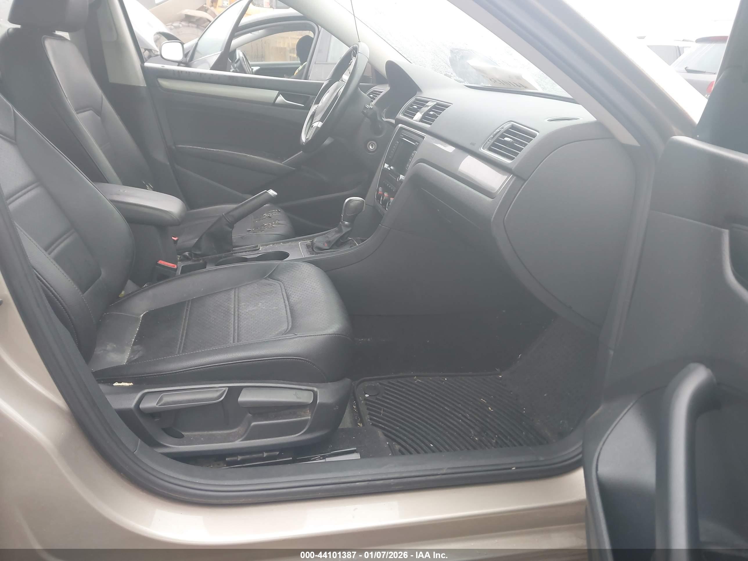 VOLKSWAGEN PASSAT image 5