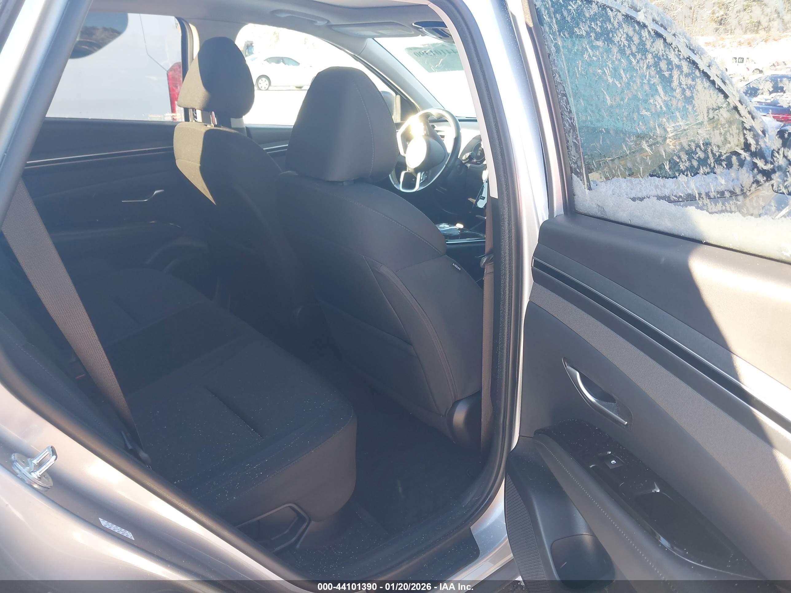HYUNDAI TUCSON image 8