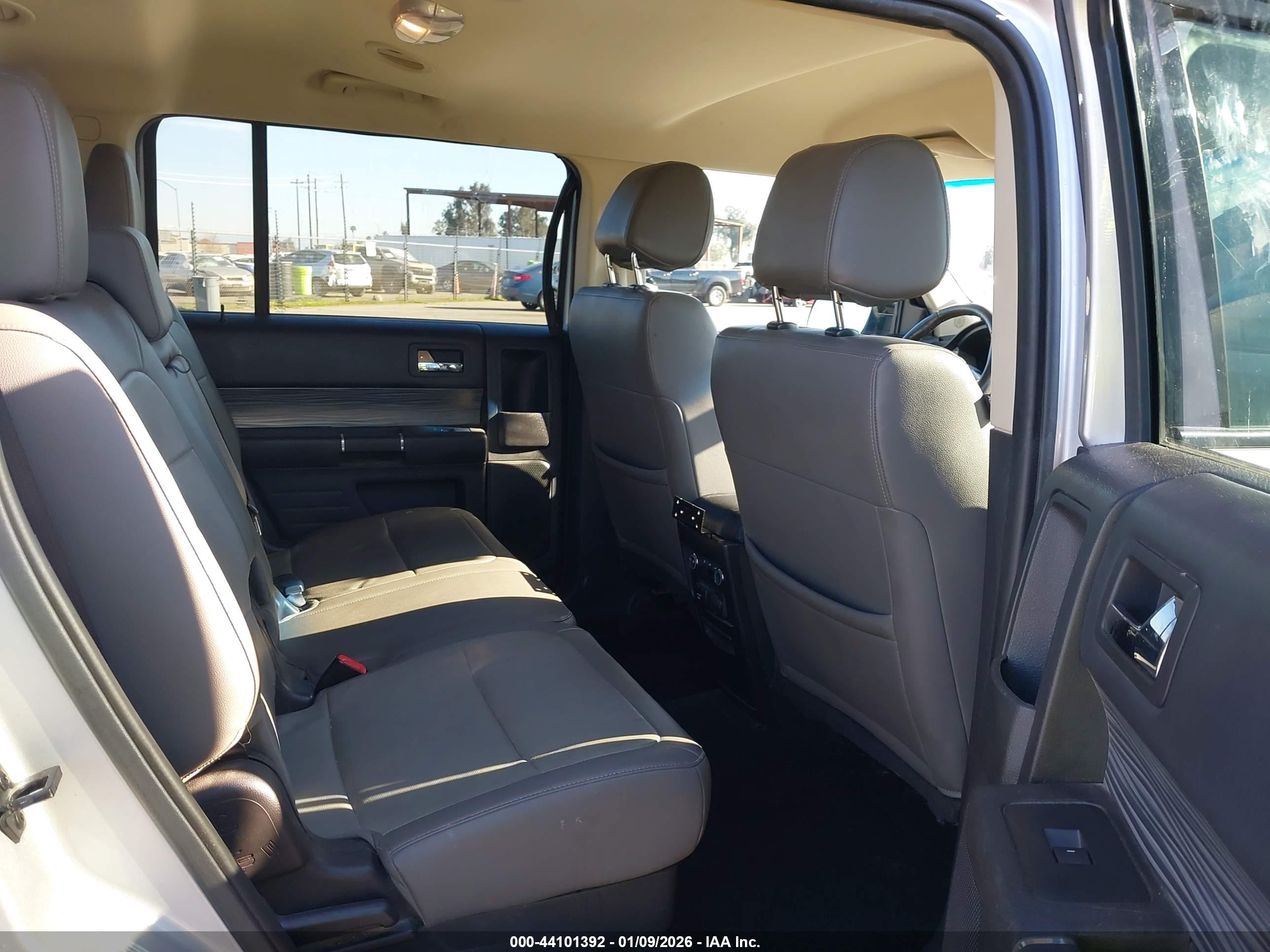 FORD FLEX image 8
