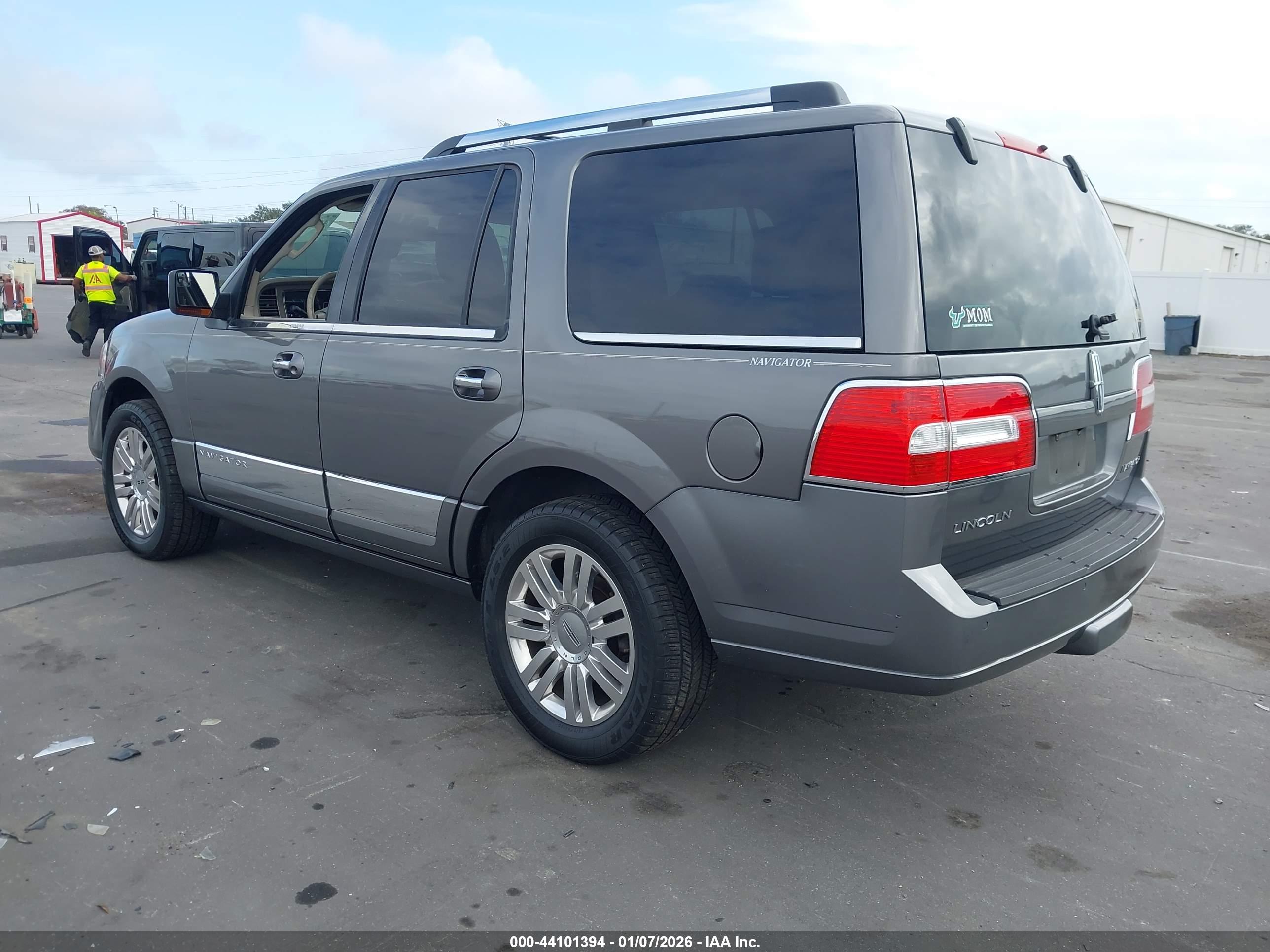 LINCOLN NAVIGATOR image 3