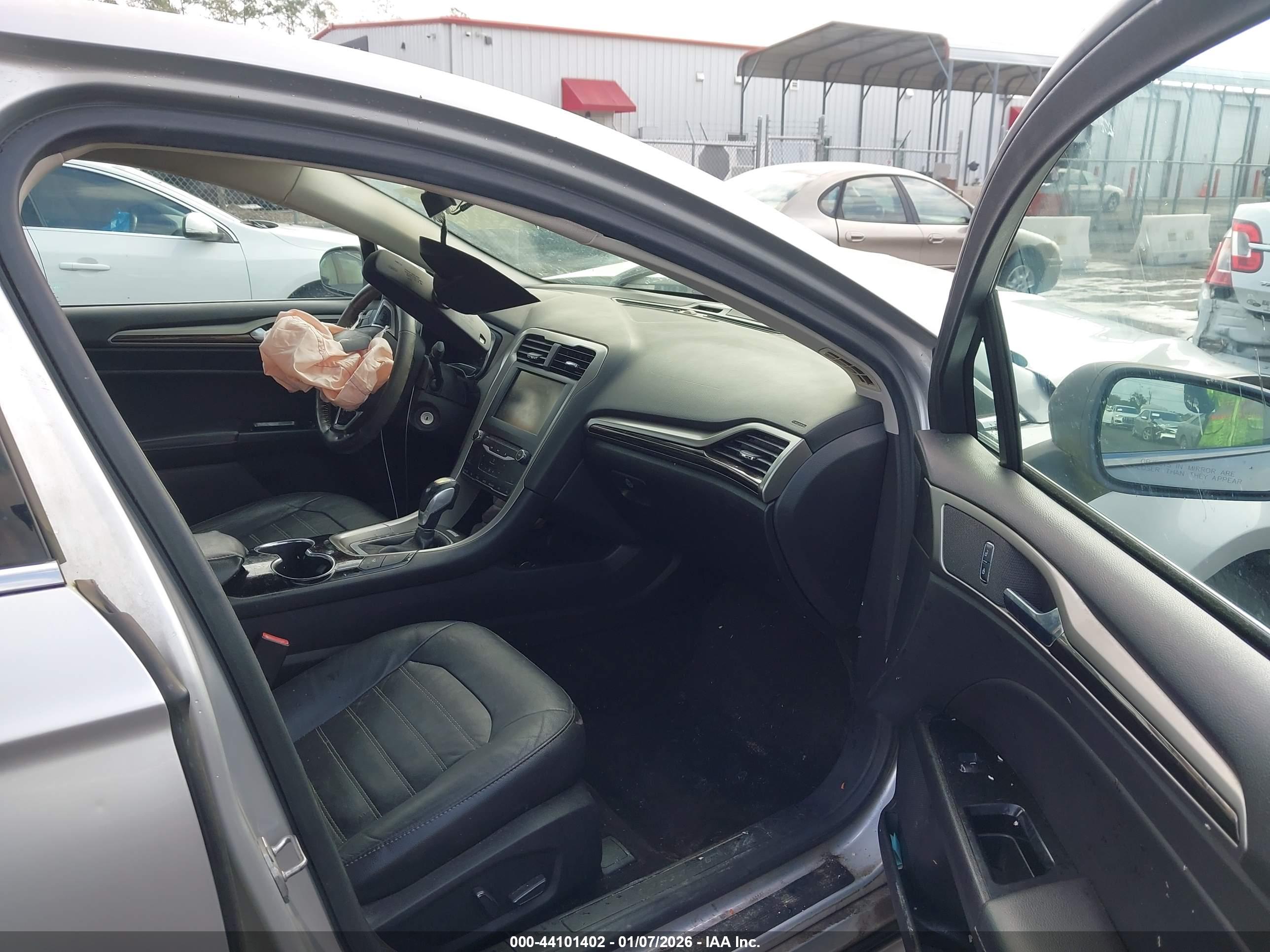 FORD FUSION image 5