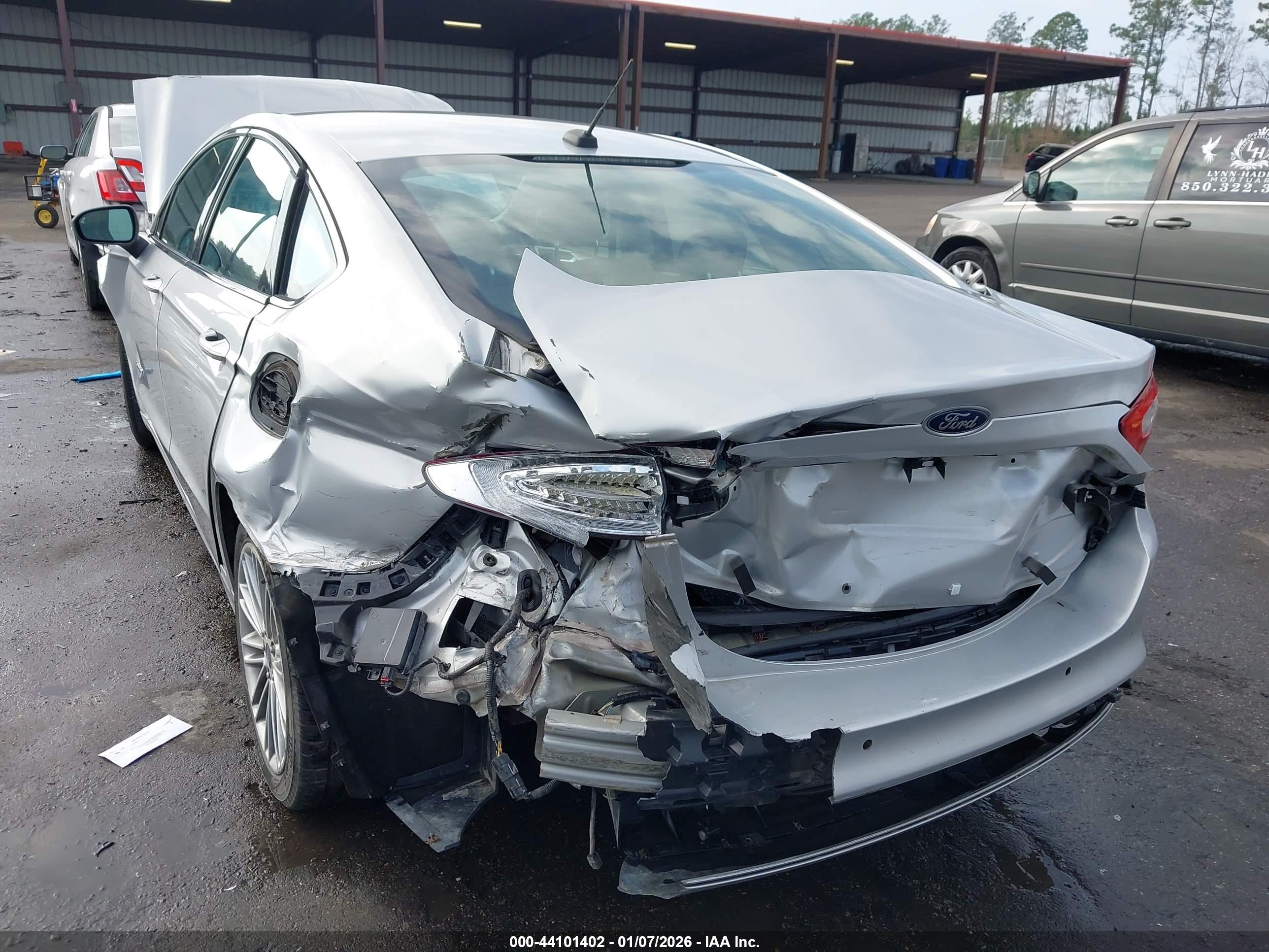 FORD FUSION image 6