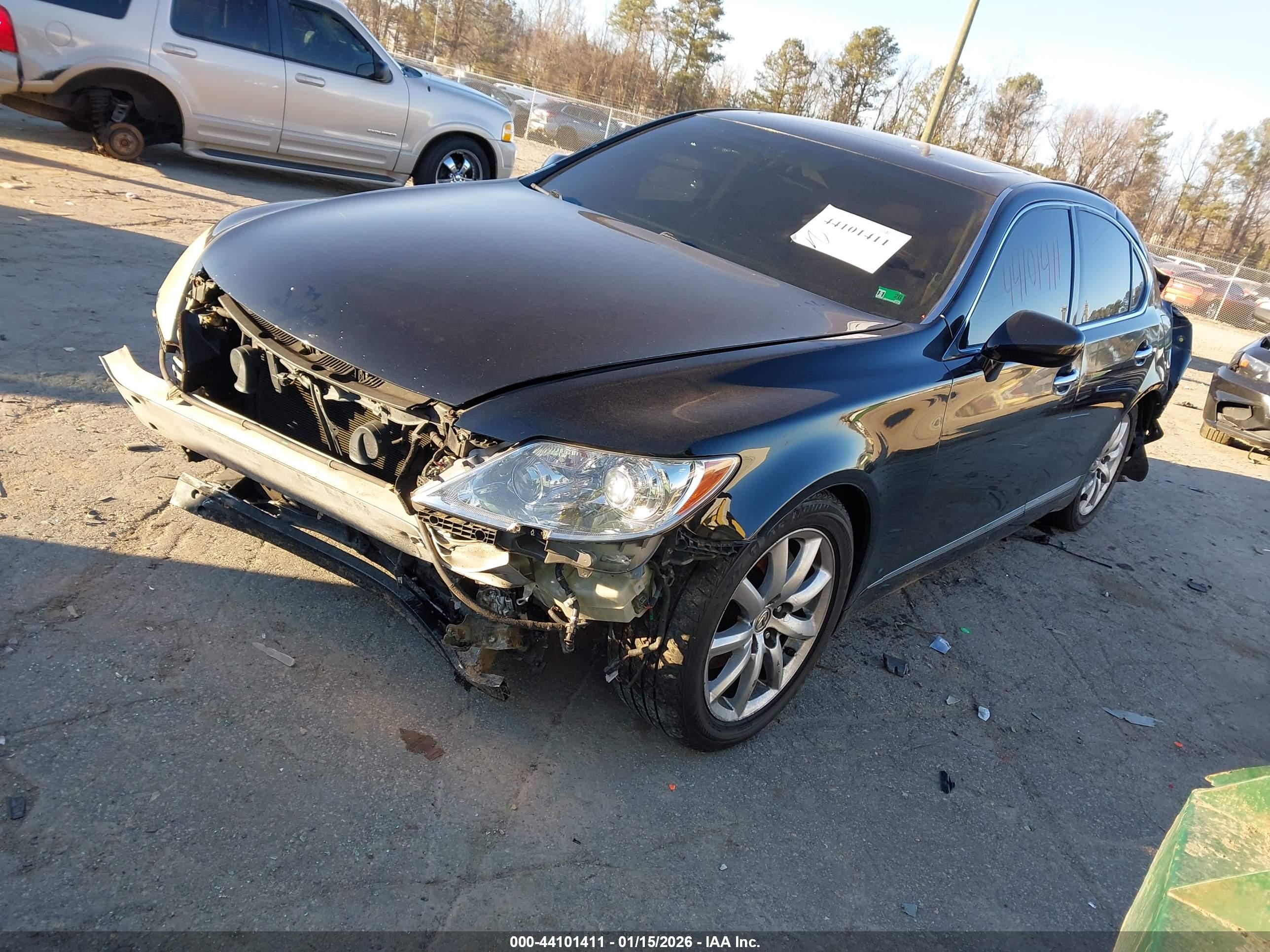 LEXUS LS image 2