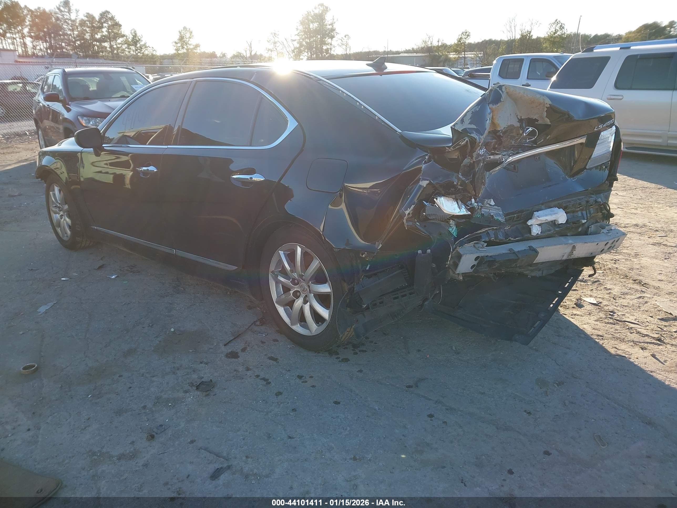 LEXUS LS image 3